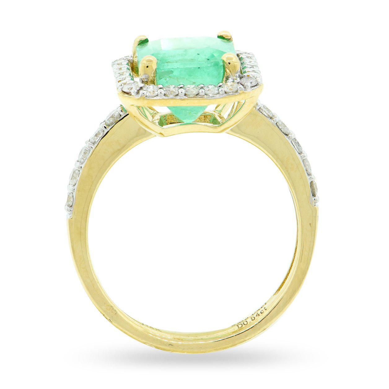 Contemporary 3.04 Carat Emerald Diamond Fashion Ring For Sale