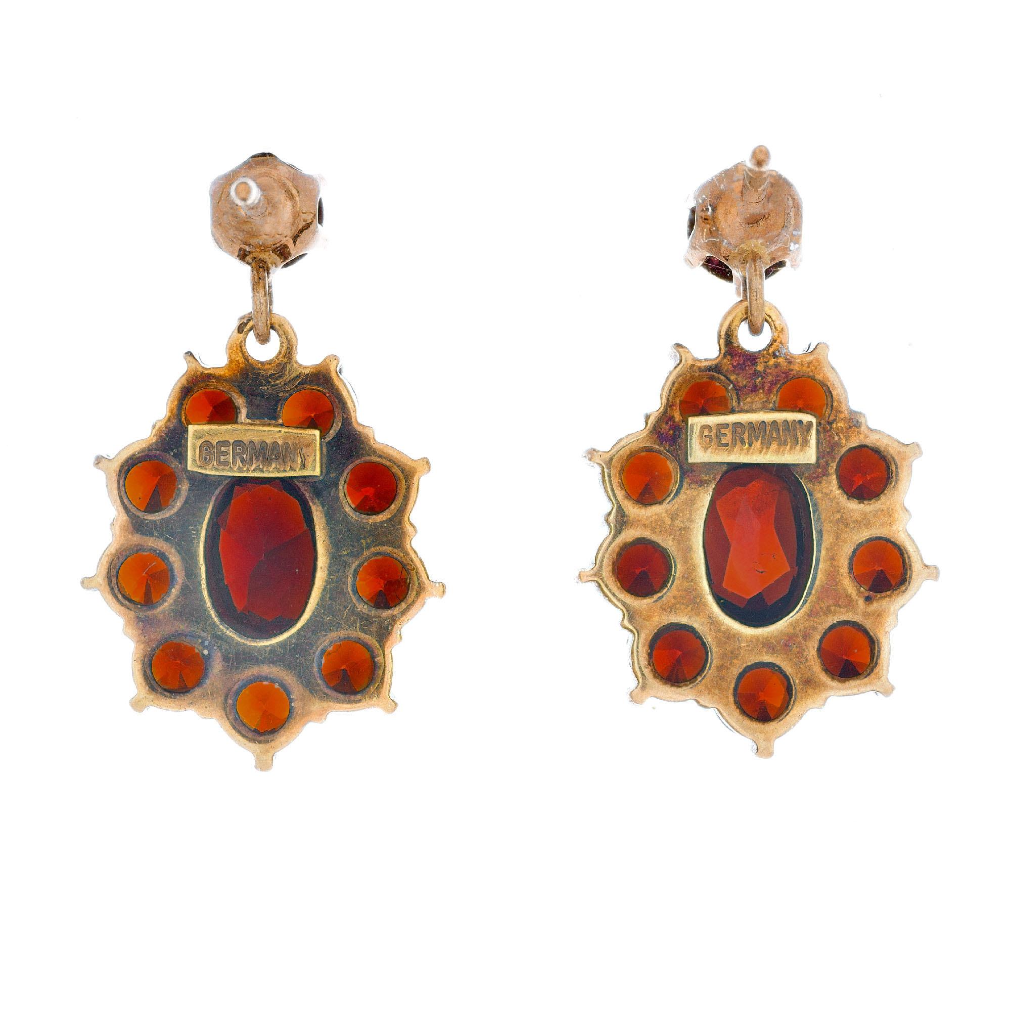 Oval Cut 3.04 Carat Garnet Yellow Gold Dangle Cluster Earrings For Sale