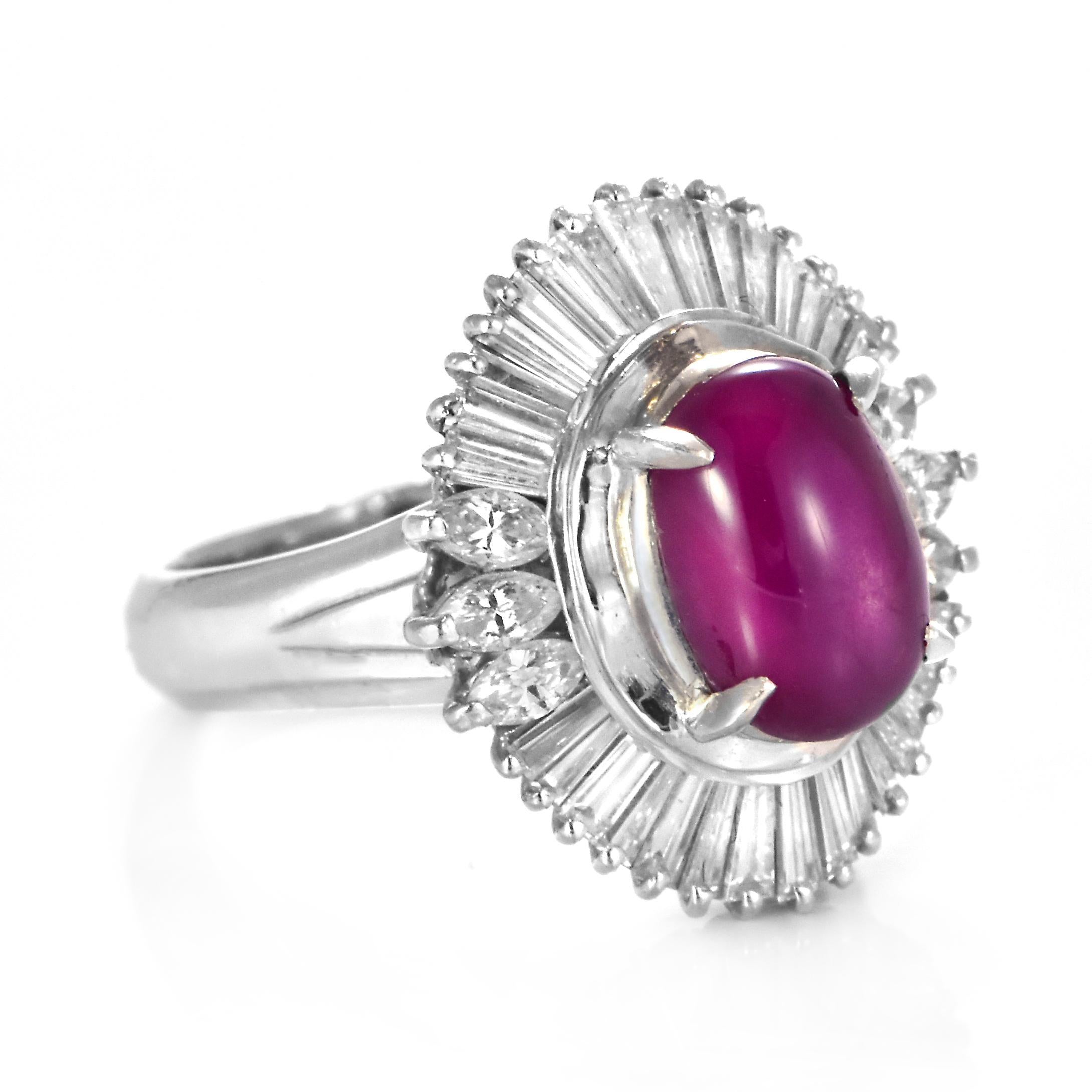 3.04 Carat Natural Untreated Burmese Star Ruby and Diamond Ring Made in Platinum In Excellent Condition For Sale In Tokyo, JP