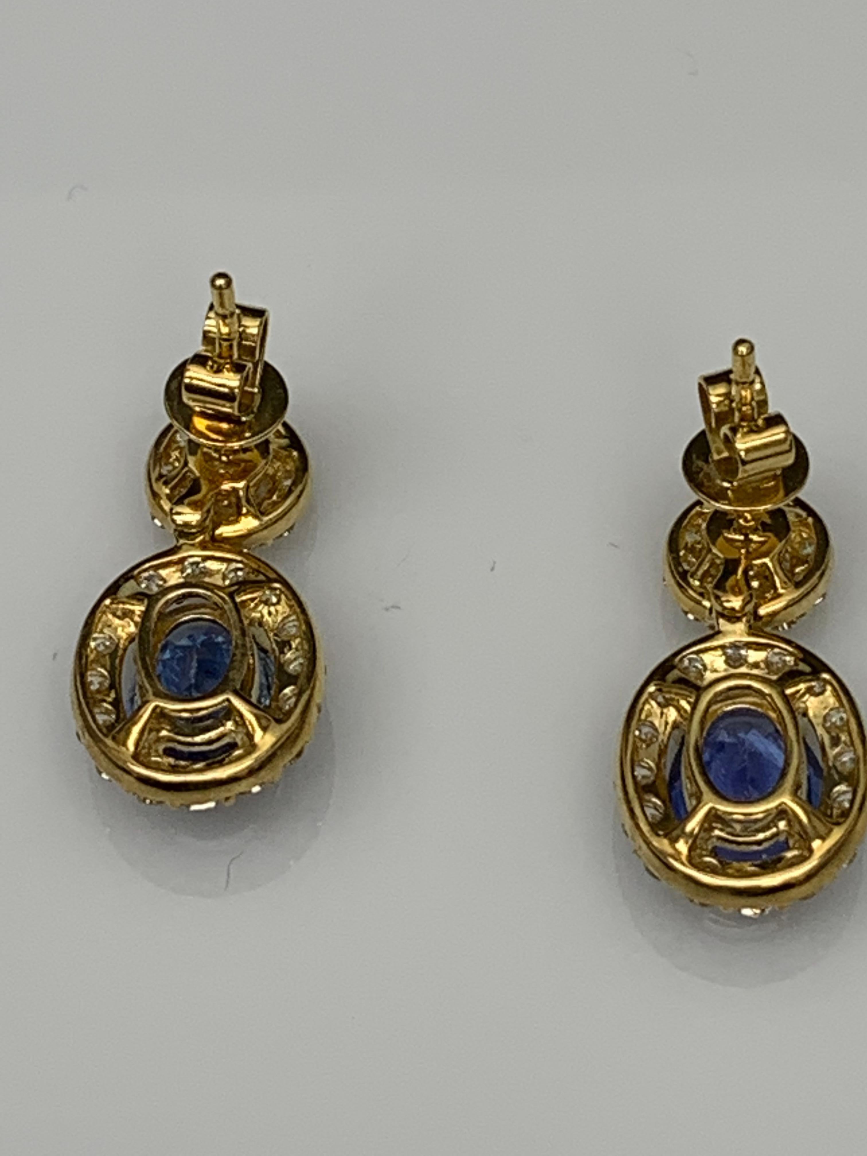 3.04 Carat of Oval Shape Blue Sapphire Diamond Drop Earrings in 18K Yellow Gold In New Condition For Sale In NEW YORK, NY