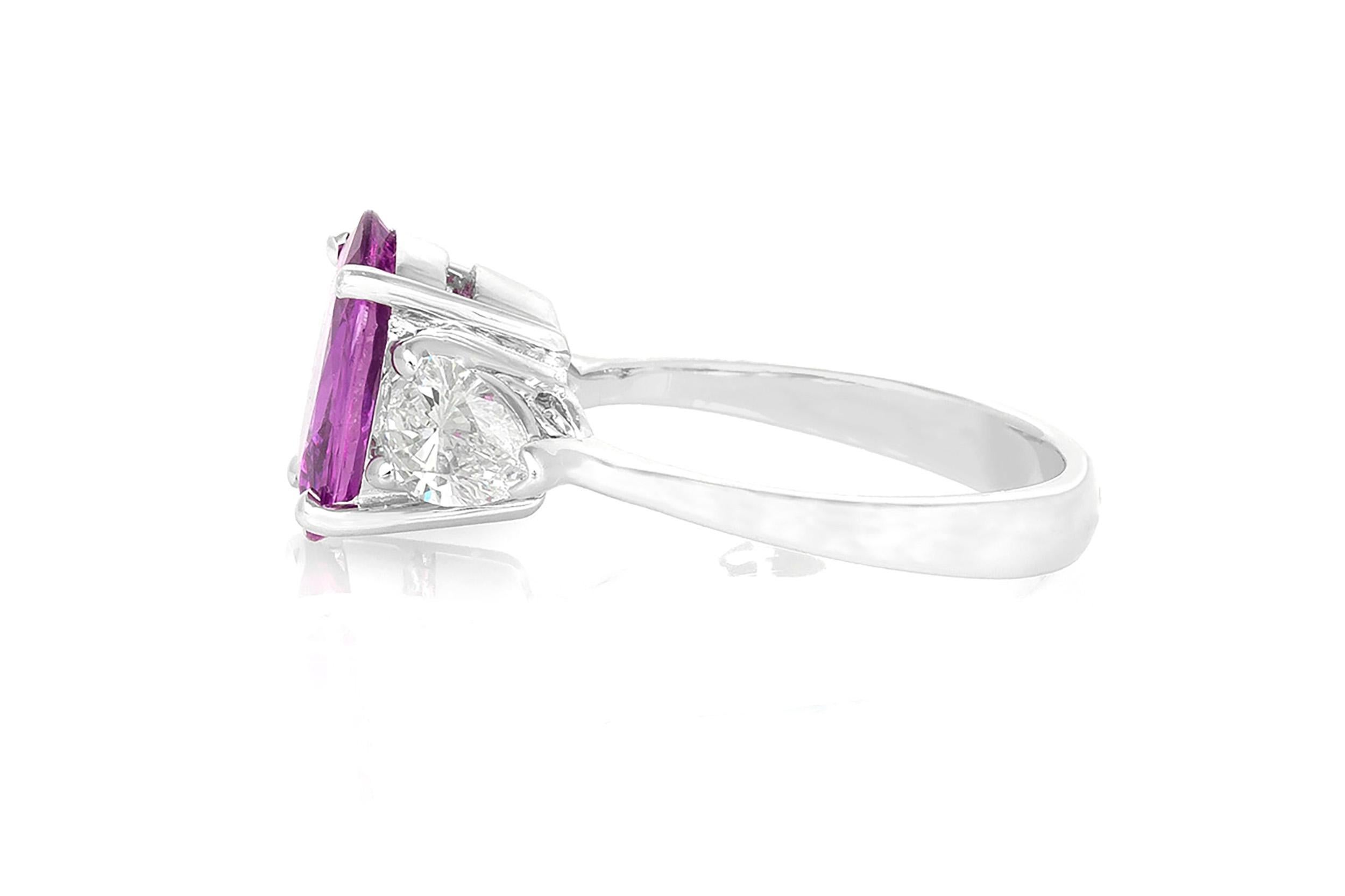 3.04 Carat Oval Cut Pink Sapphire & 1.05 Carat Diamonds Ring In Good Condition For Sale In New York, NY