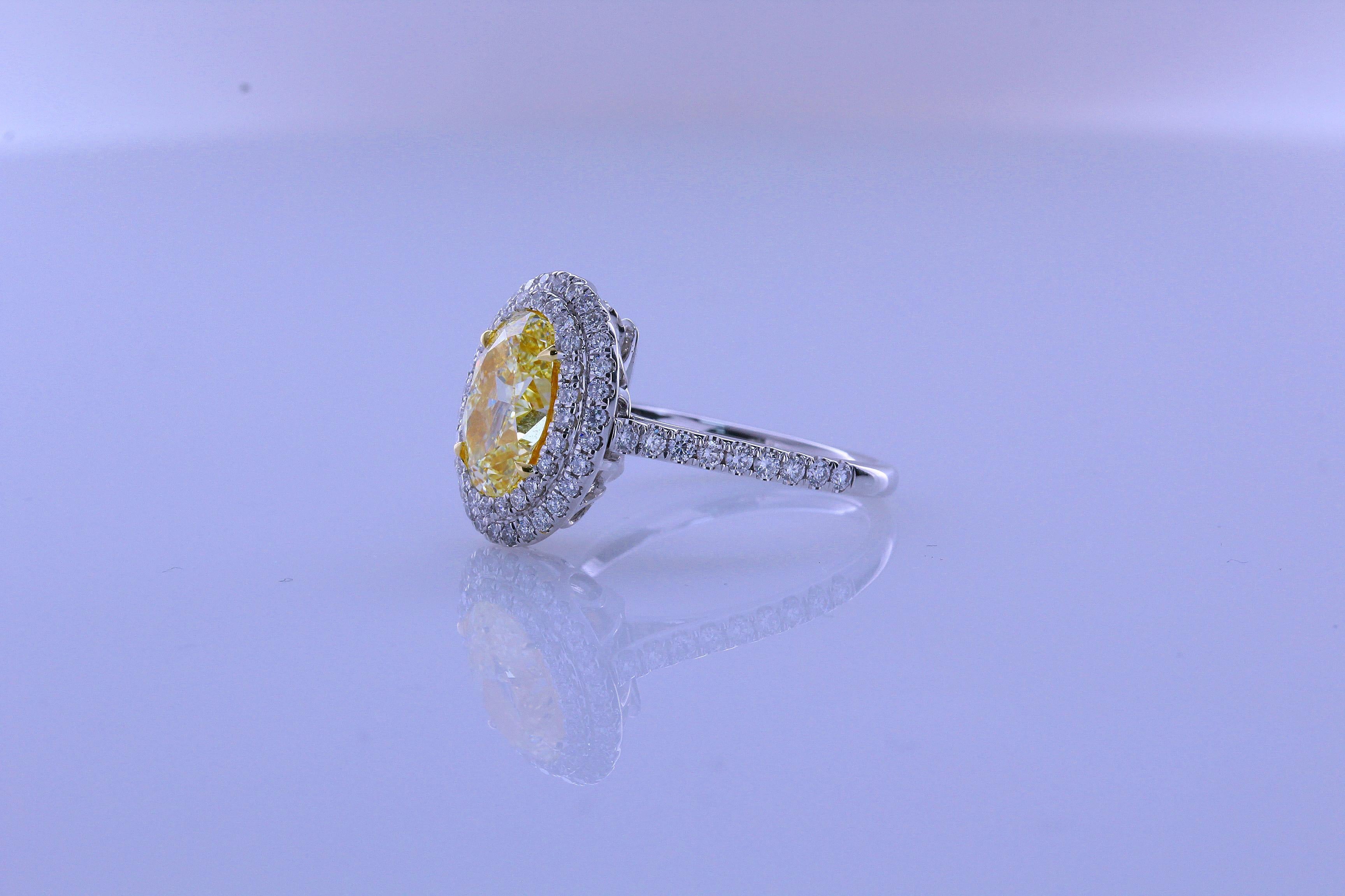 Contemporary 3.04 Carat Oval Shape Fancy Yellow VS1 Diamond Ring Pendant 18 Karat Gold For Sale