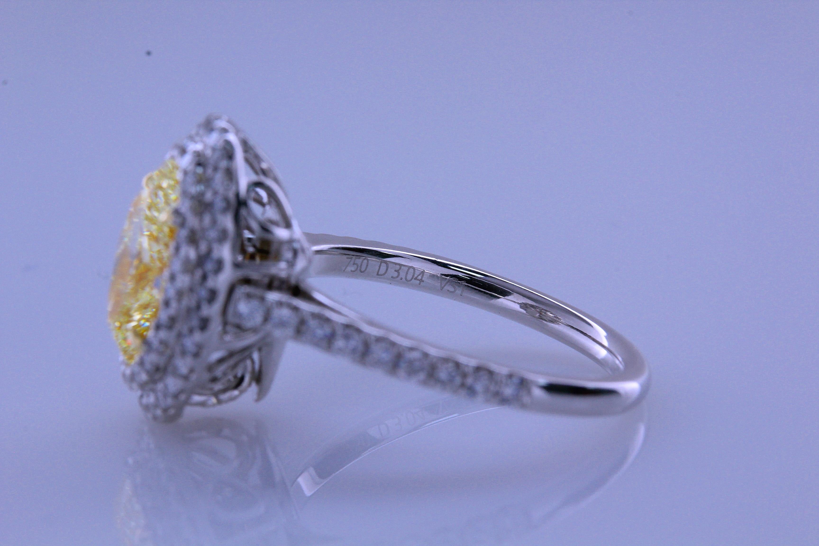 Women's 3.04 Carat Oval Shape Fancy Yellow VS1 Diamond Ring Pendant 18 Karat Gold For Sale