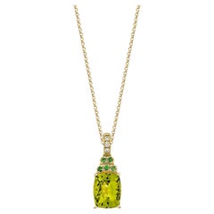 Sunita Nahata Peridoto 3.04 ct. Colgante en 18KYG con Tsavorita y Diamante.