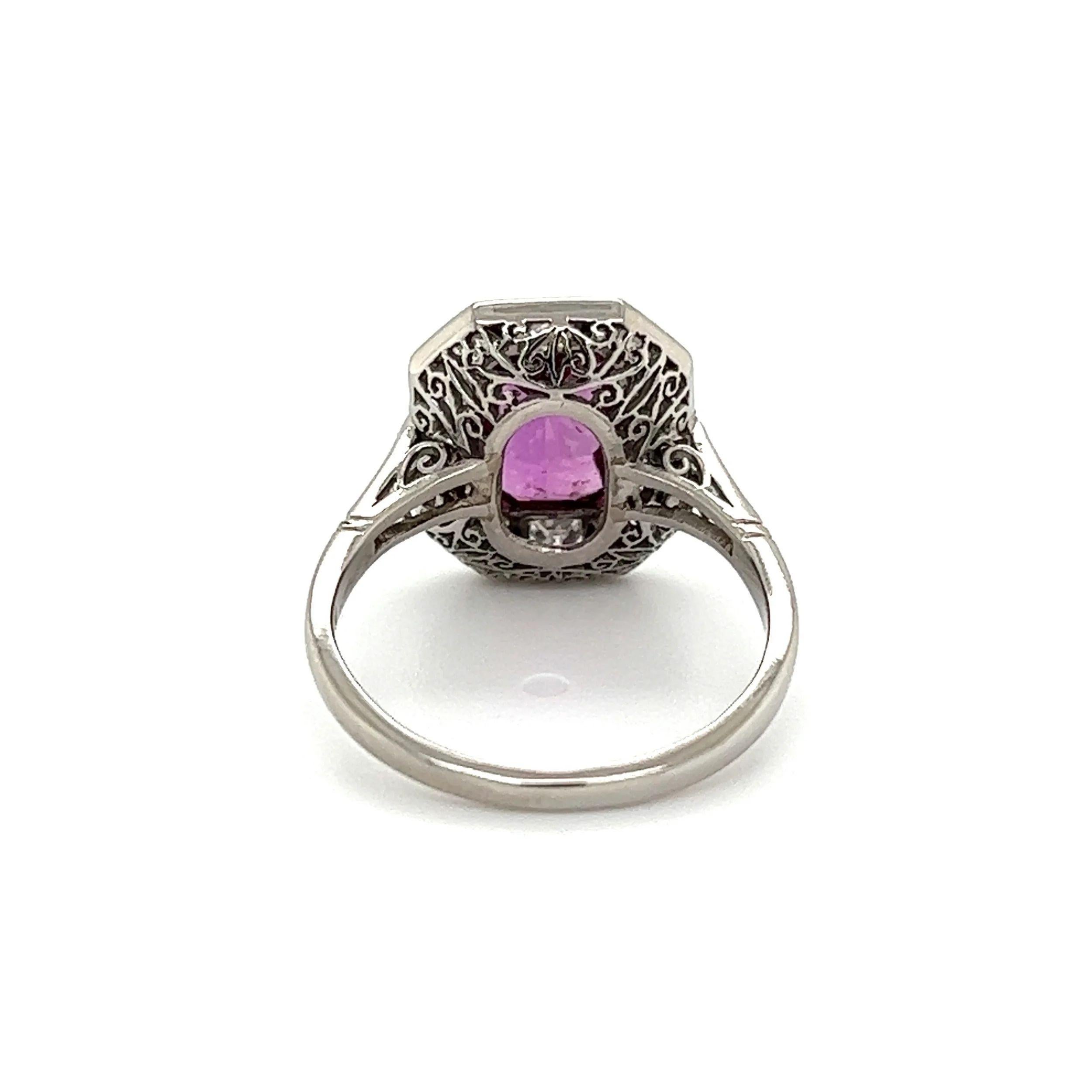 3.04 Carat Pink Sapphire and Diamond Vintage Platinum Cocktail Ring Estate In Excellent Condition For Sale In Montreal, QC