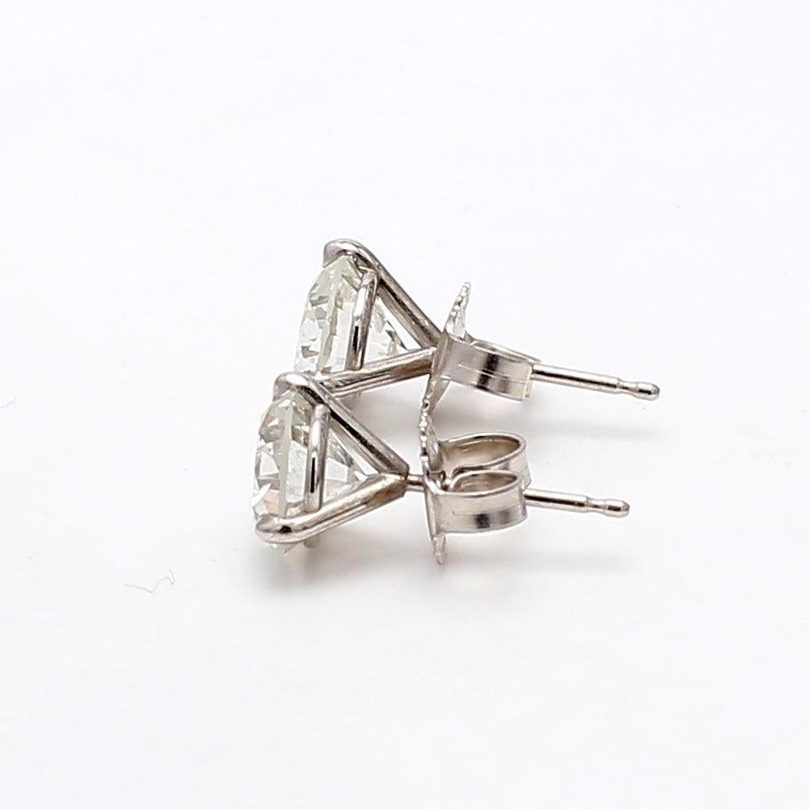 Donna Orecchini con diamante tondo brillante H I1 da 3,04 carati in oro bianco 14 carati in vendita