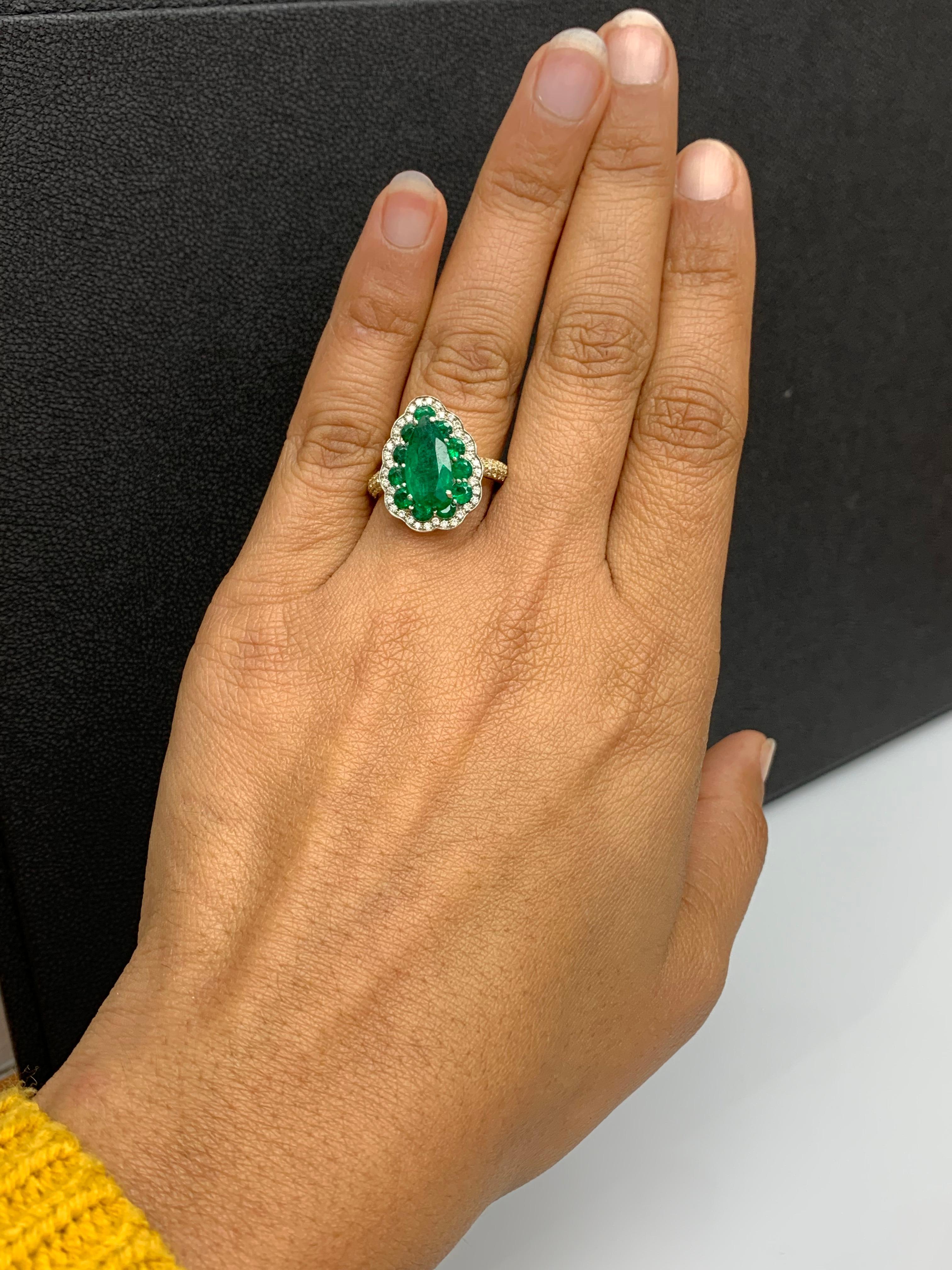 Modern 3.04 Carats Pear Shape Emerald and Diamond 18K Yellow Gold Cocktail Ring For Sale