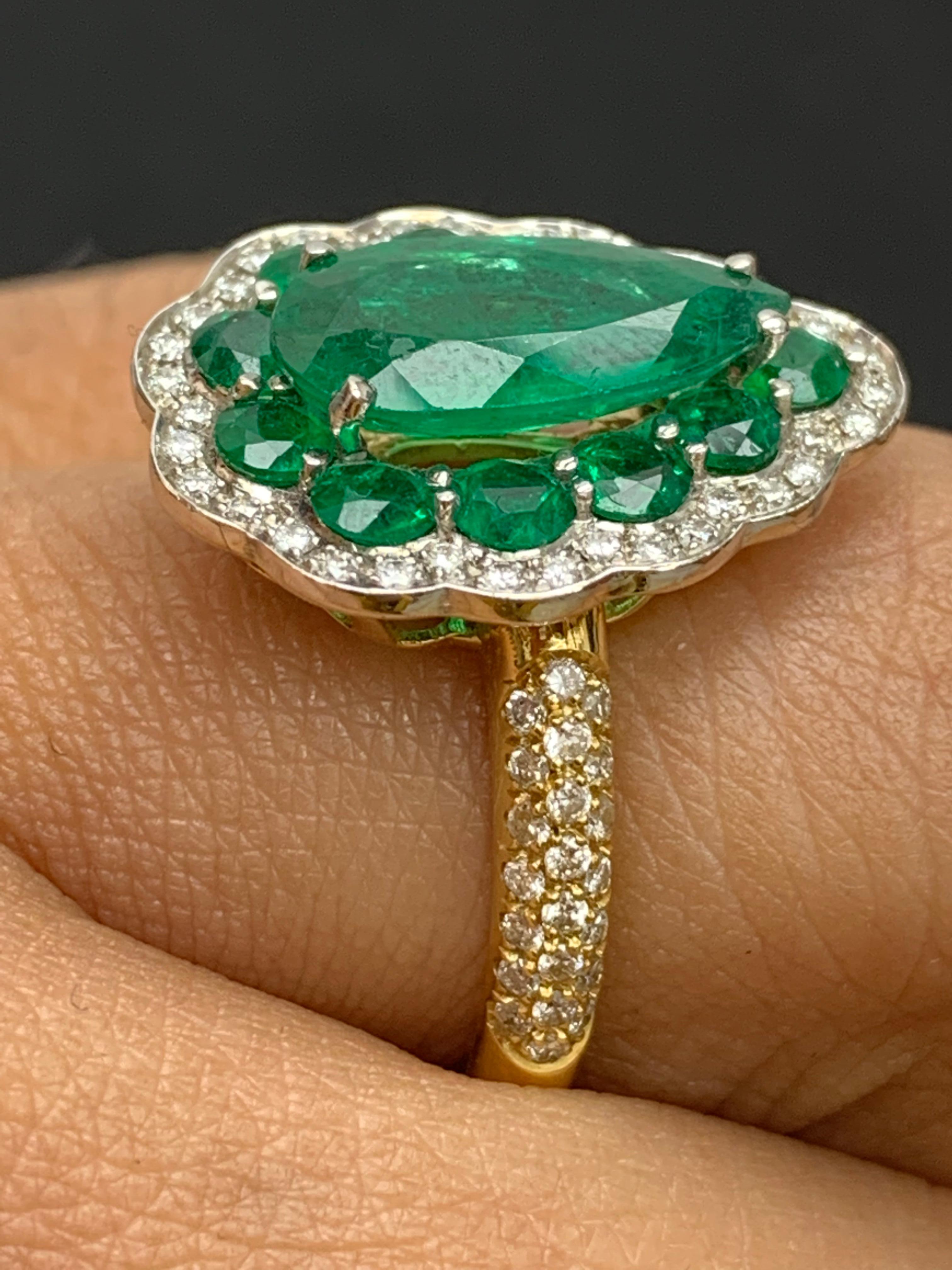 3.04 Carats Pear Shape Emerald and Diamond 18K Yellow Gold Cocktail Ring In New Condition For Sale In NEW YORK, NY