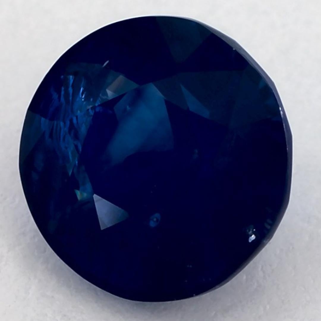 Questo zaffiro blu naturale offre eleganza e raffinatezza. Con la sua ricca saturazione del colore e il taglio preciso, è il centro perfetto per un anello di fidanzamento o per un design di gioielli di lusso.

Questo zaffiro proviene dallo Sri Lanka