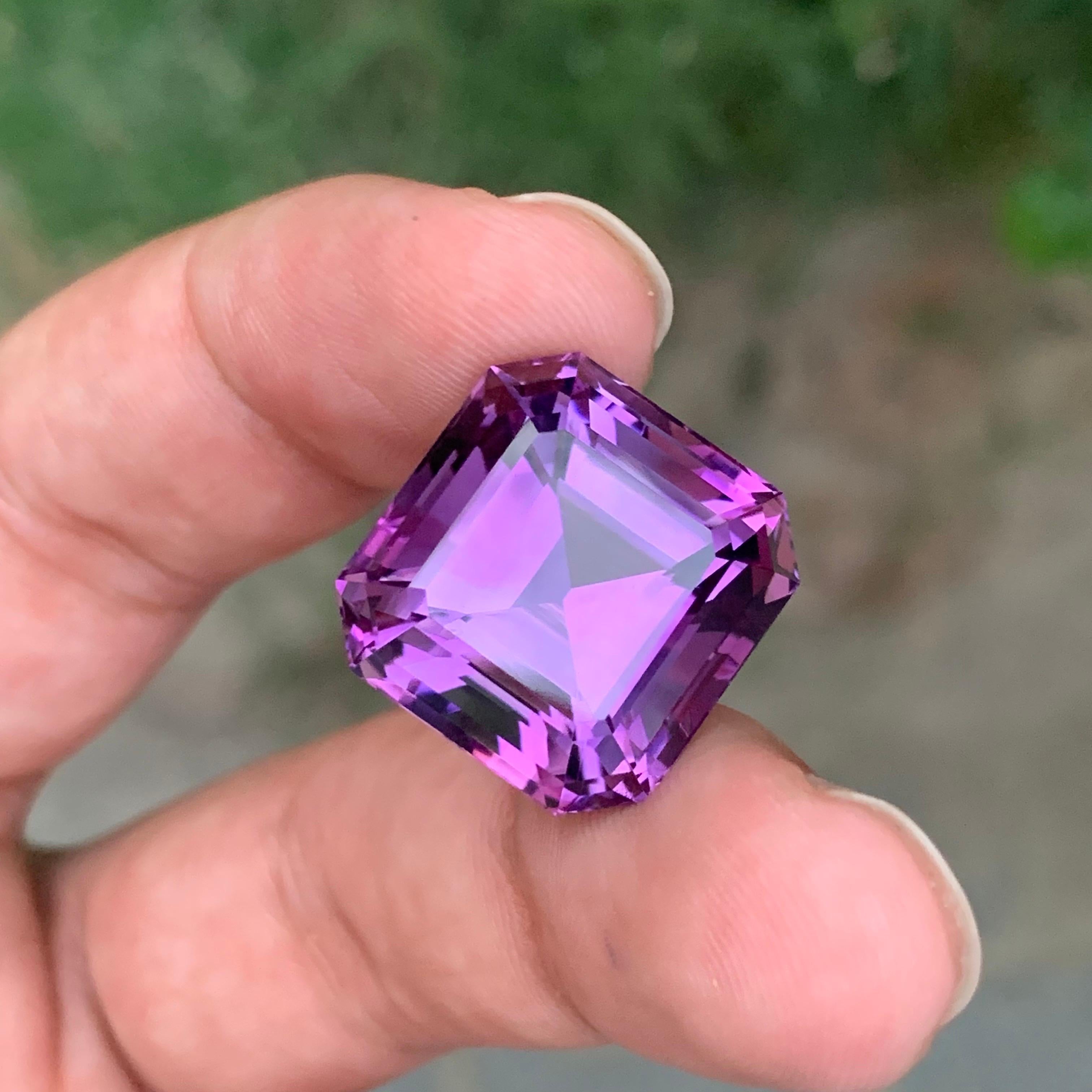 30.40 Carat Natural Loose Amethyst Octagon Shape Gemstone In New Condition For Sale In Peshawar, PK