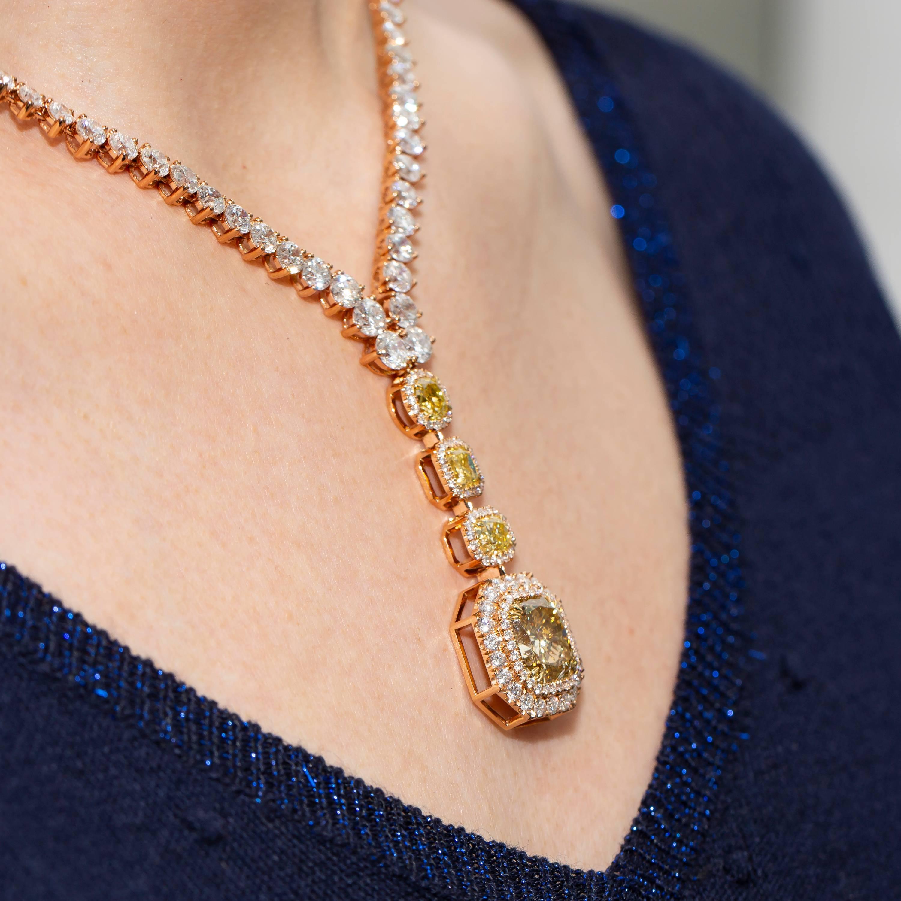30,41 Karat Diamant-Halskette mit maßgeschneidertem Anhänger aus rundem Gold mit strahlendem Kissenschliff im Angebot 6