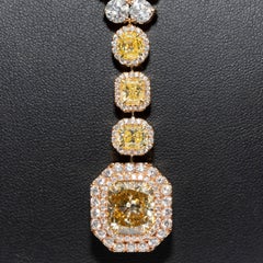 30,41 Karat Diamant-Halskette mit maßgeschneidertem Anhänger aus rundem Gold mit strahlendem Kissenschliff