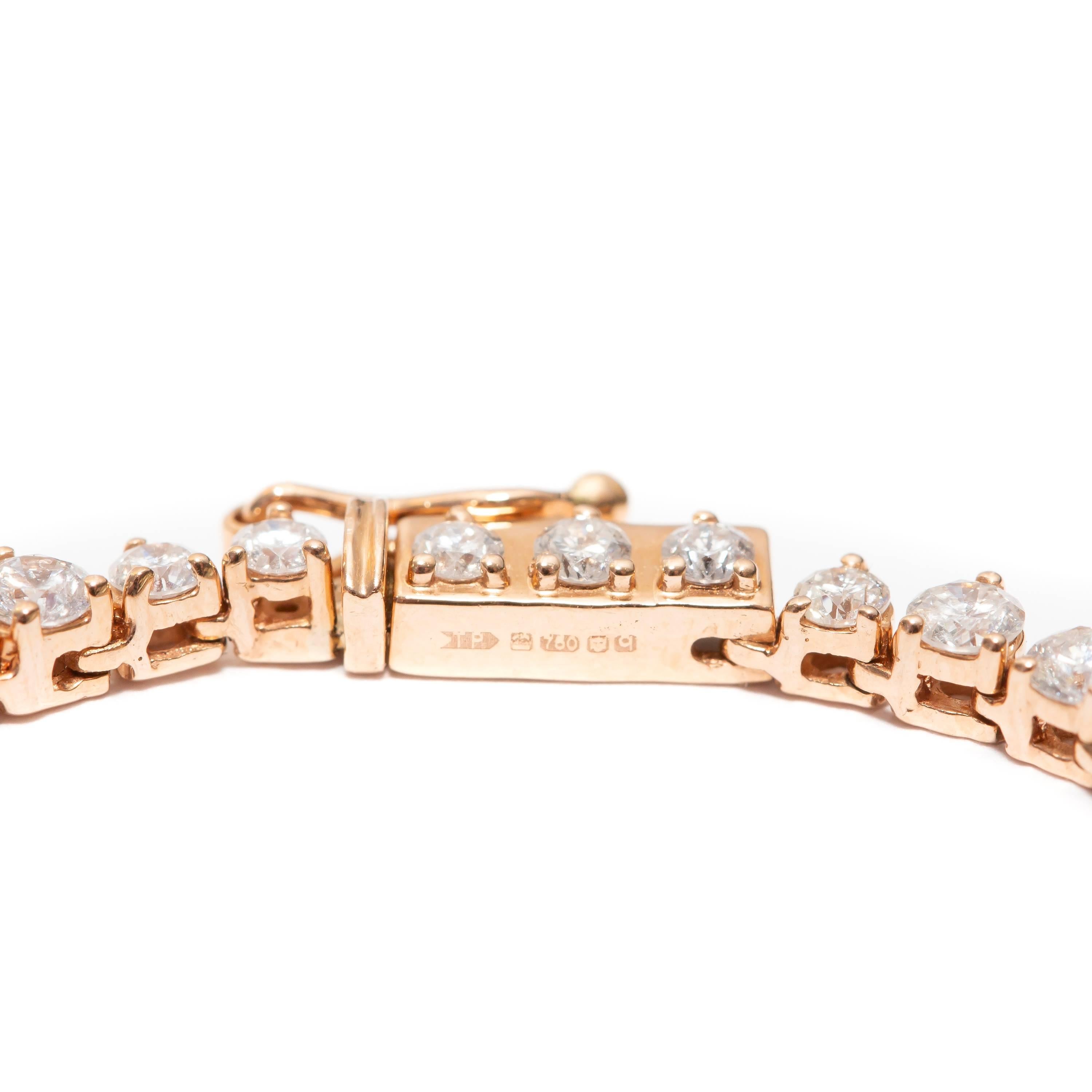 30,41 Karat Diamant-Halskette mit maßgeschneidertem Anhänger aus rundem Gold mit strahlendem Kissenschliff (Radiantschliff) im Angebot