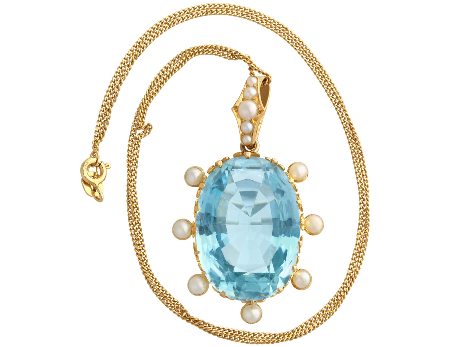 A stunning, fine and impressive vintage 30.41 carat aquamarine and pearl, 15 karat yellow gold pendant; part of our diverse antique jewelry collections.

This stunning antique pendant has been crafted in 15k yellow gold.

This substantial pendant