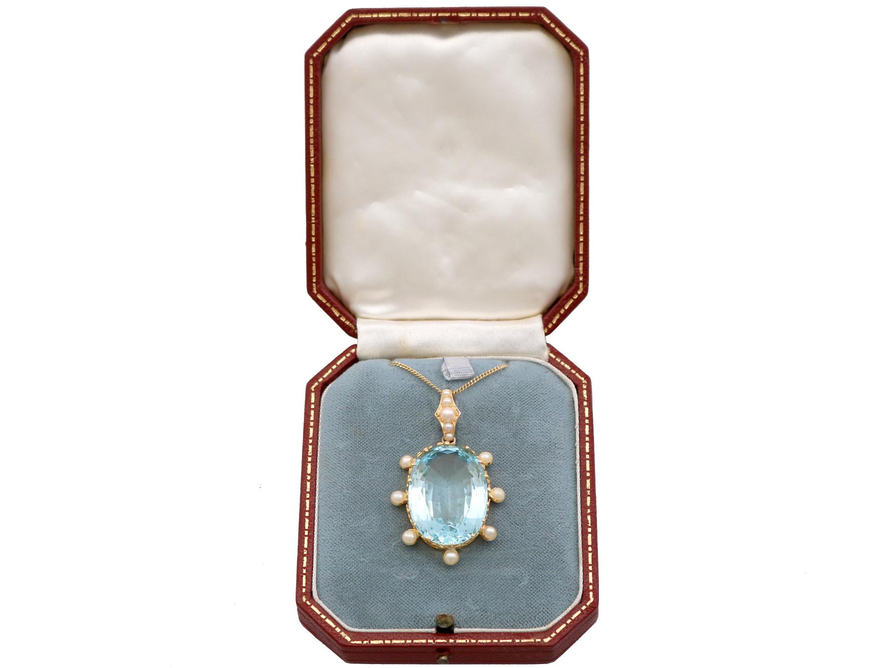 1900s Antique 30.41 Carat Aquamarine and Pearl Yellow Gold Pendant For Sale 2
