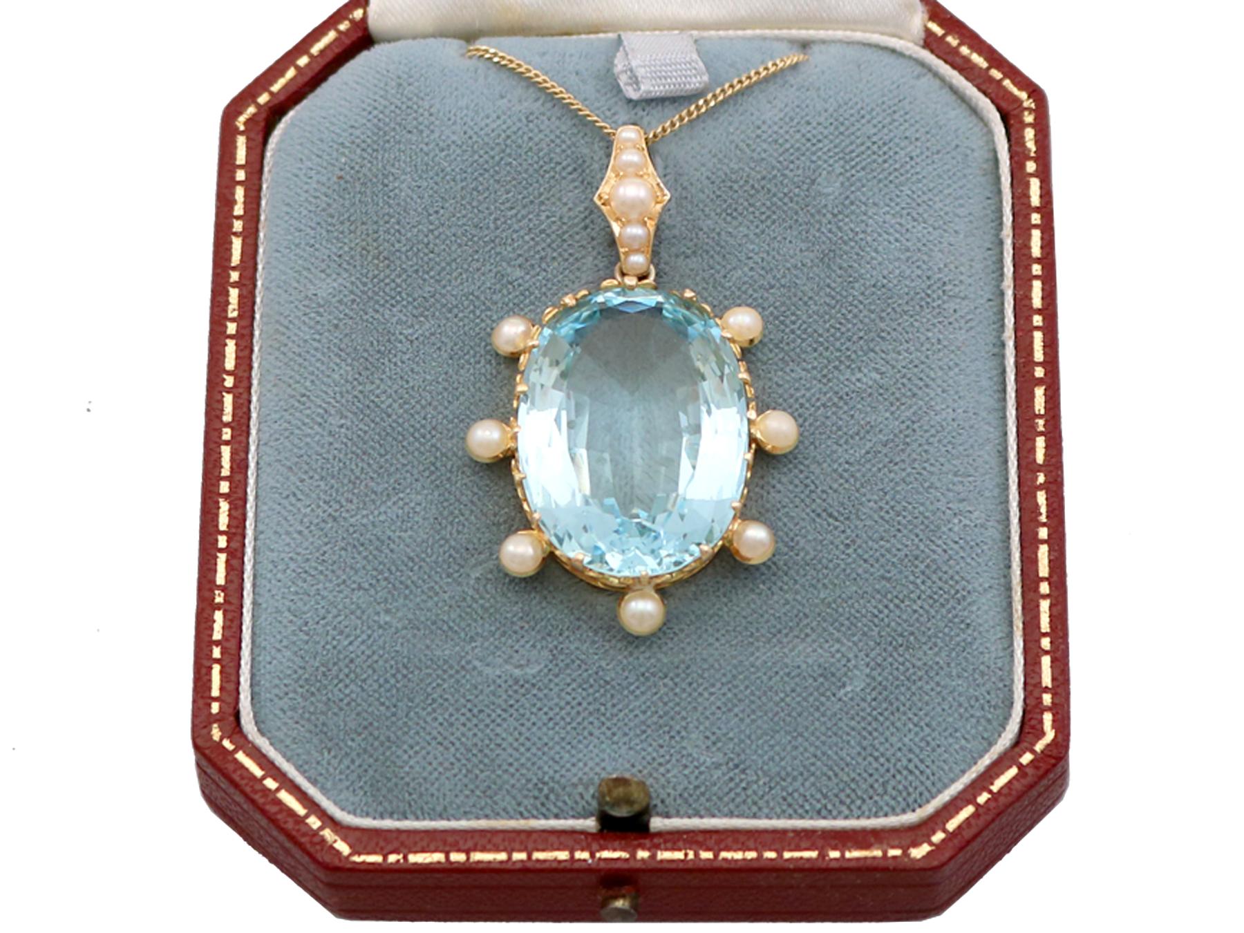 1900s Antique 30.41 Carat Aquamarine and Pearl Yellow Gold Pendant For Sale 1