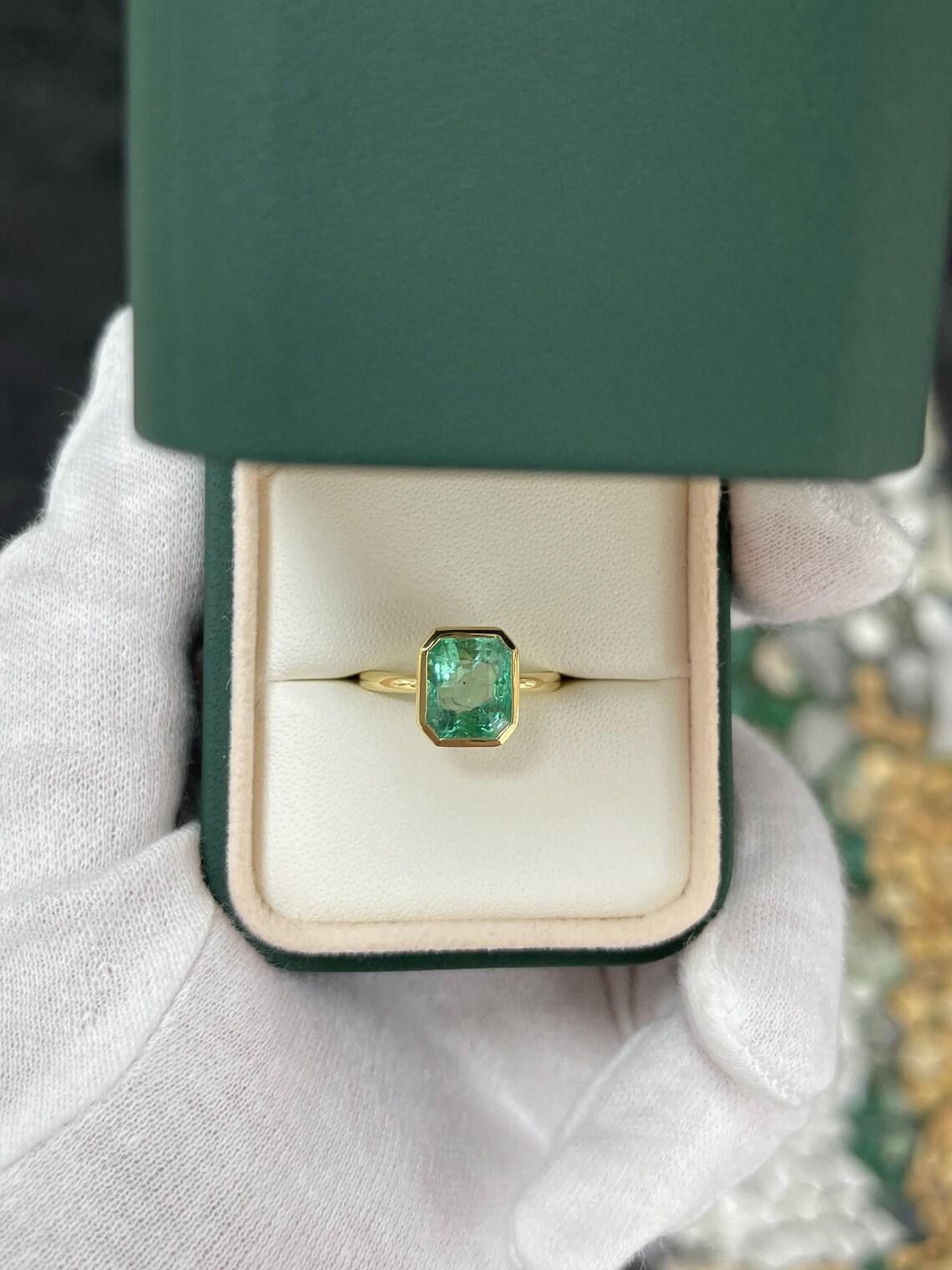 3,04ct 18K Seafoam kolumbianischen Smaragd Schliff Lünette Solitär Verlobungsring (Viktorianisch) im Angebot