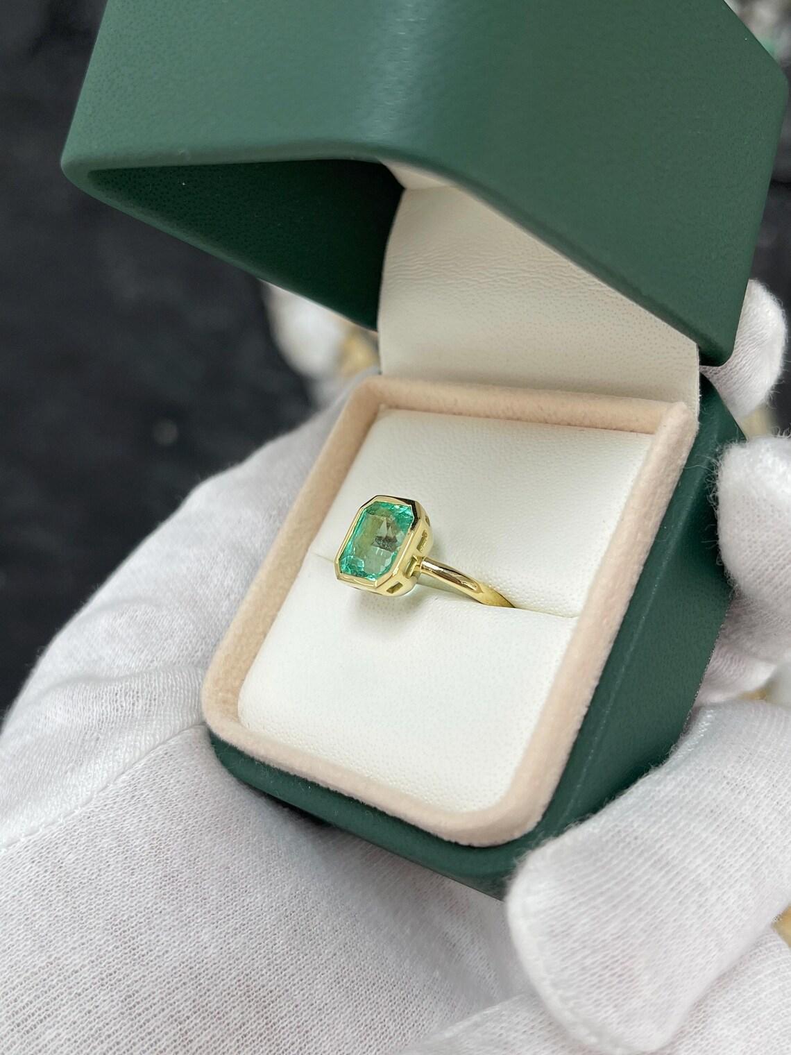 3,04ct 18K Seafoam kolumbianischen Smaragd Schliff Lünette Solitär Verlobungsring im Zustand „Neu“ im Angebot in Jupiter, FL