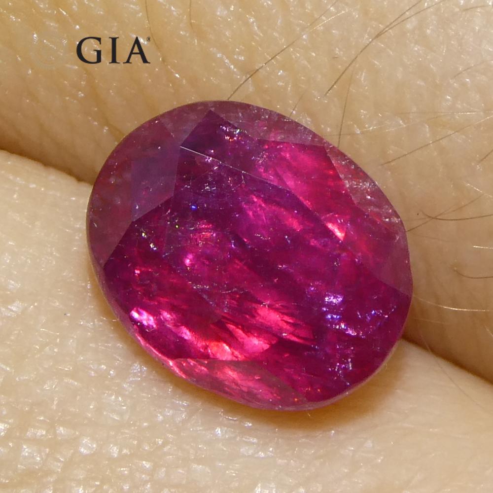 Rubino ovale rosso violaceo 3,04ct GIA certificato Afghanistan non riscaldato in vendita 8