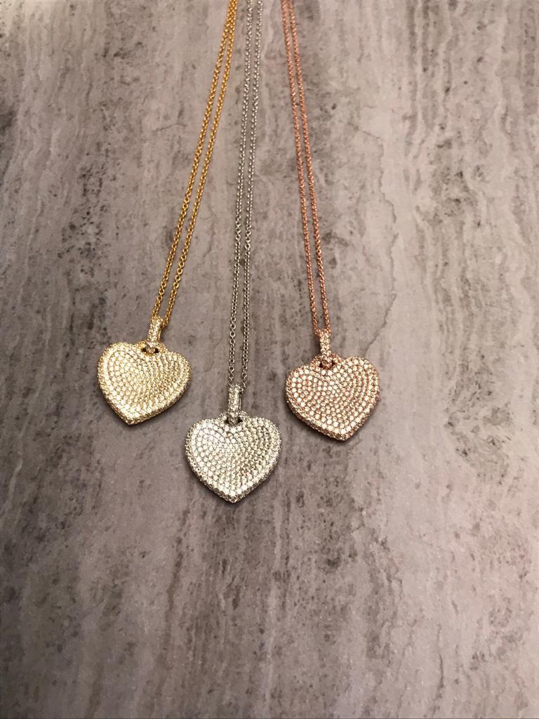 3.05 Carat Cubic Zirconia Yellow Gold Plated Pavé Set Curved Heart Shape Pendant In New Condition For Sale In London, GB