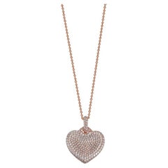 3,05Karat Cubic Zirkonia Gelbgold plattiert Pavé Set Curved Heart Shaped Anhänger