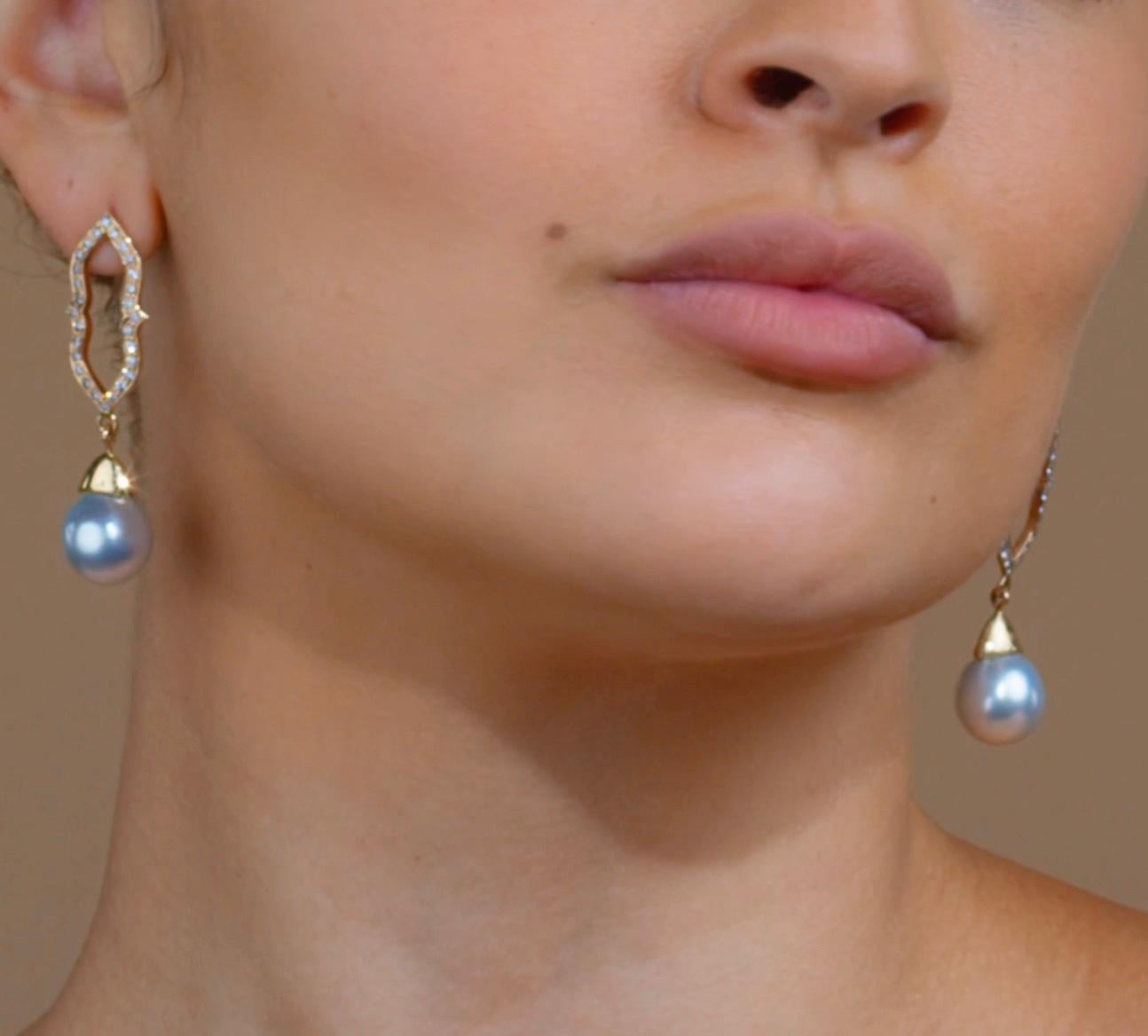 30.5 Carat Cultured South Sea Pearl Diamond Yellow Gold Drop Earrings For Sale 2
