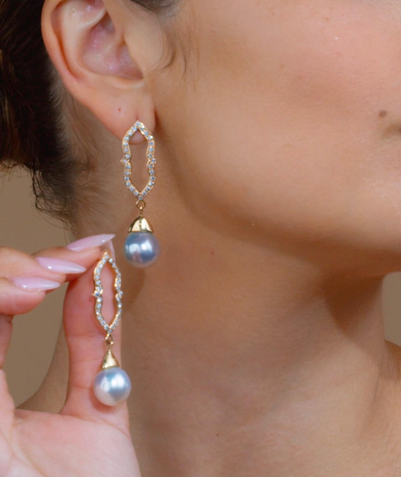 30.5 Carat Cultured South Sea Pearl Diamond Yellow Gold Drop Earrings For Sale 3