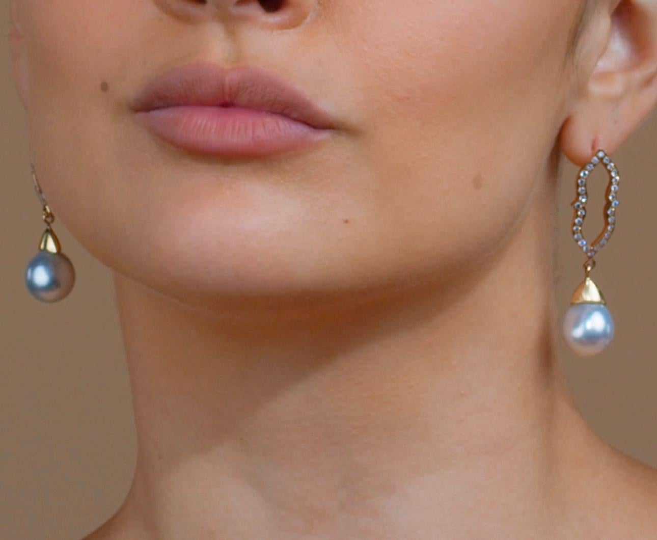 30.5 Carat Cultured South Sea Pearl Diamond Yellow Gold Drop Earrings For Sale 4
