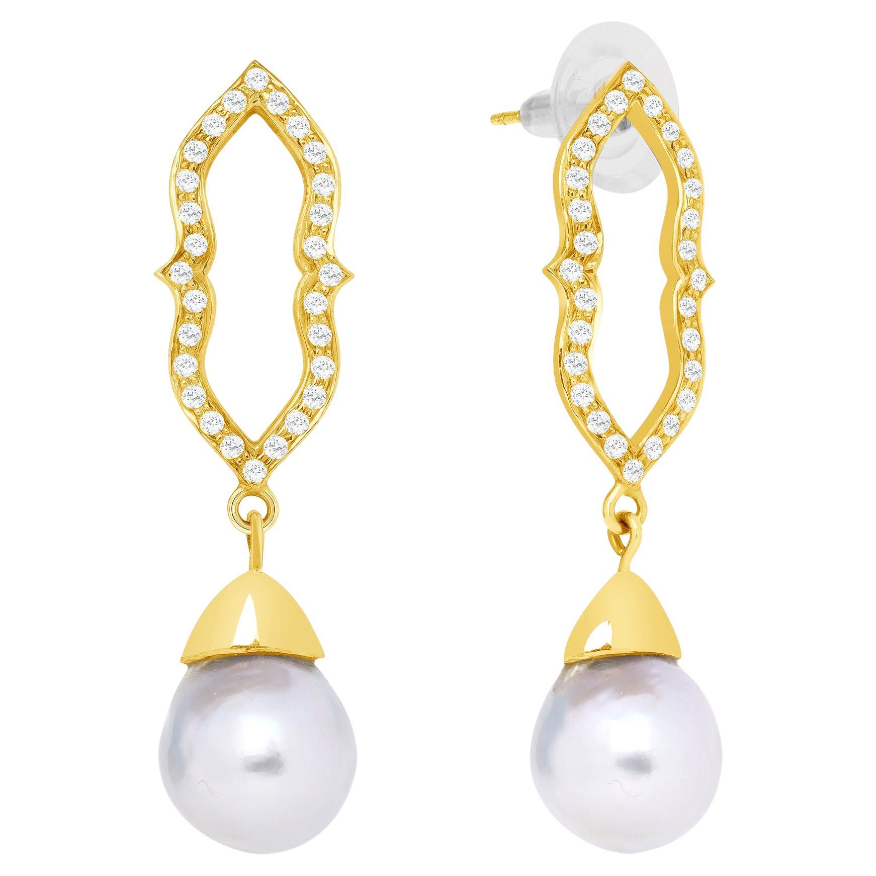 30.5 Carat Cultured South Sea Pearl Diamond Yellow Gold Drop Earrings