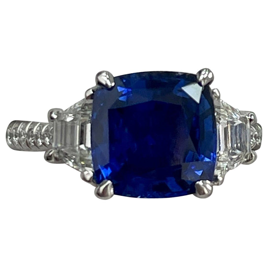 3,05 Karat Kissen Saphir 
Diamant Weißgold Ring im Angebot