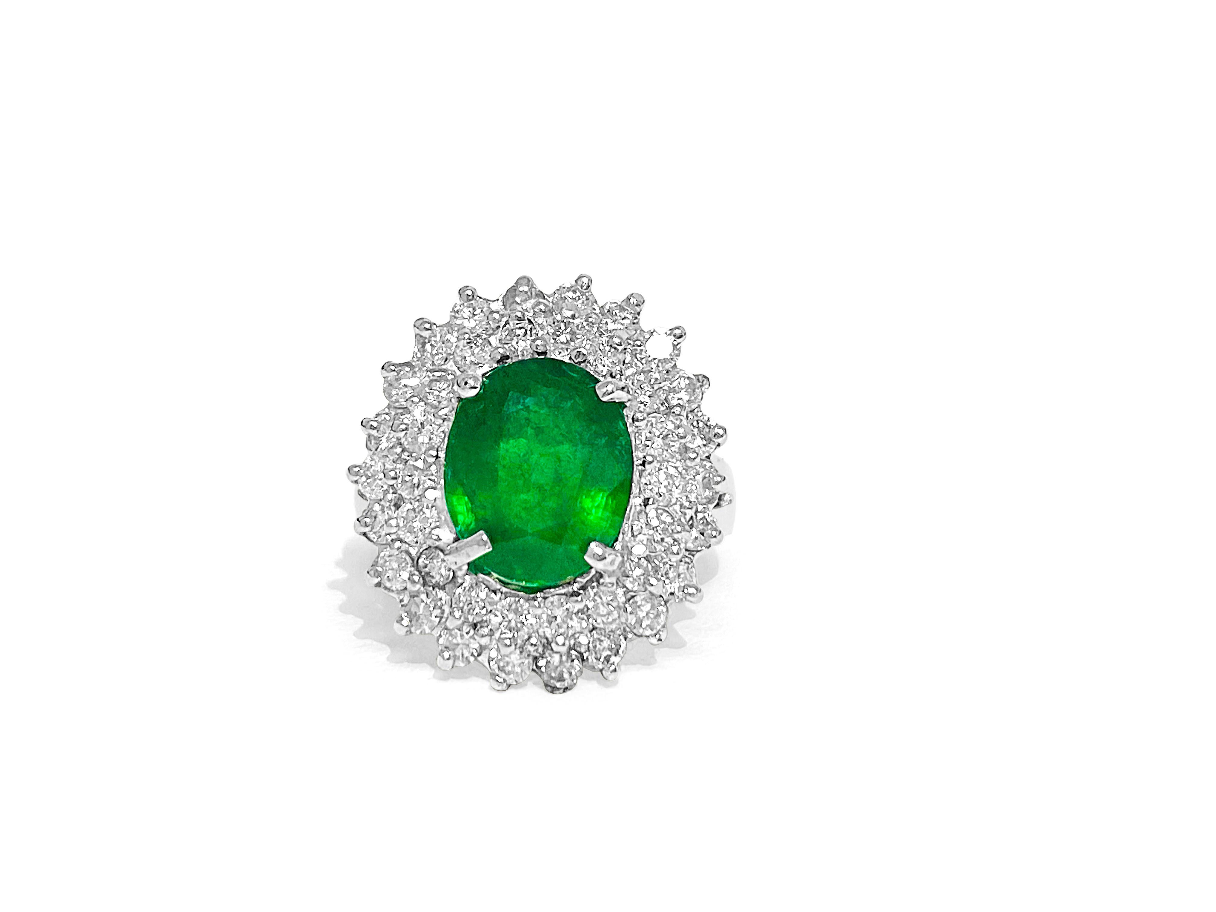 3.05 Carat Emerald and Diamond Cocktail Ring In New Condition For Sale In Miami, FL