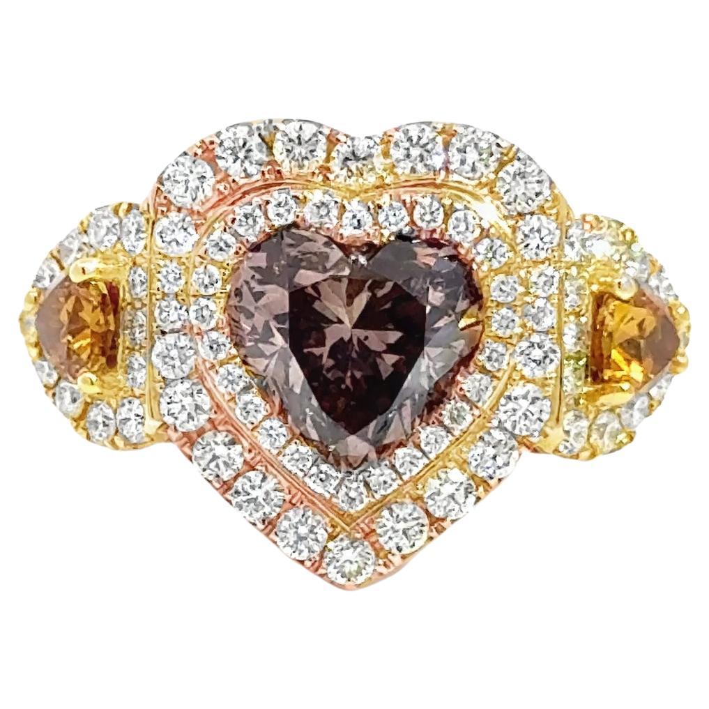 Anillo de diamantes en forma de corazón marrón fantasía de 3,05 quilates en venta