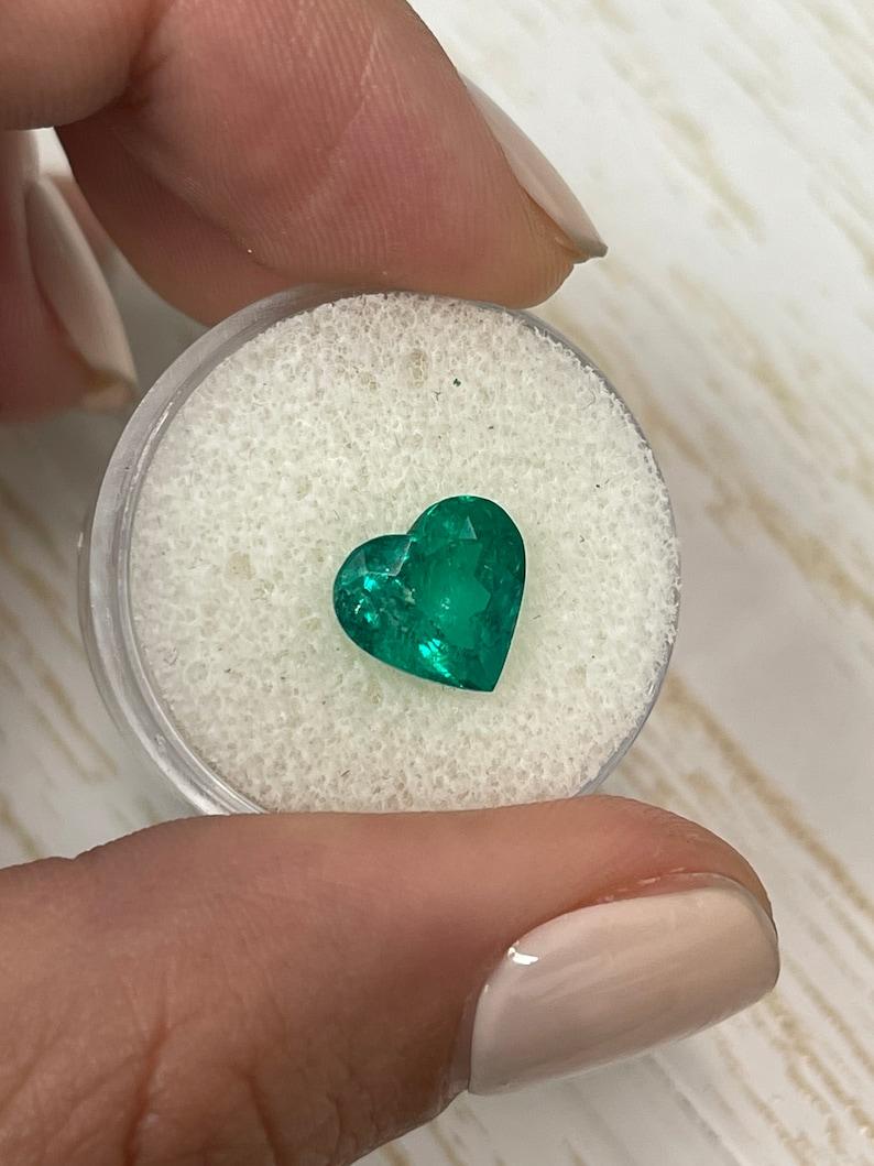 Esmeralda colombiana talla corazón de 3.05 quilates  Gema Suelta Verde Muzo Vivo en Nuevo estado para la venta en Jupiter, FL