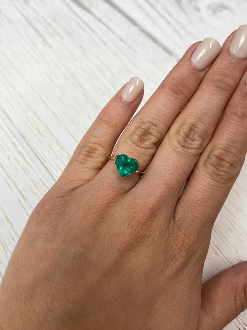 Esmeralda colombiana talla corazón de 3.05 quilates  Gema Suelta Verde Muzo Vivo en venta 1