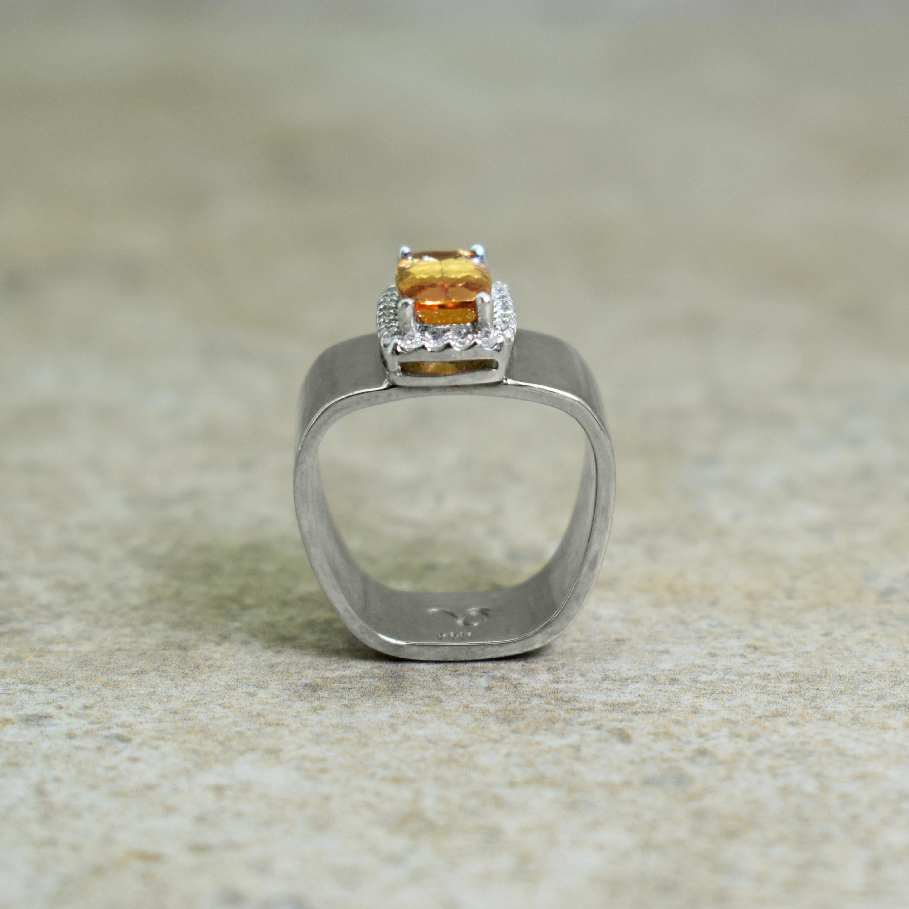 3,05 Karat Imperial Topas Diamant Halo 14 Karat Gold Cocktail-Ring (Kissenschliff) im Angebot