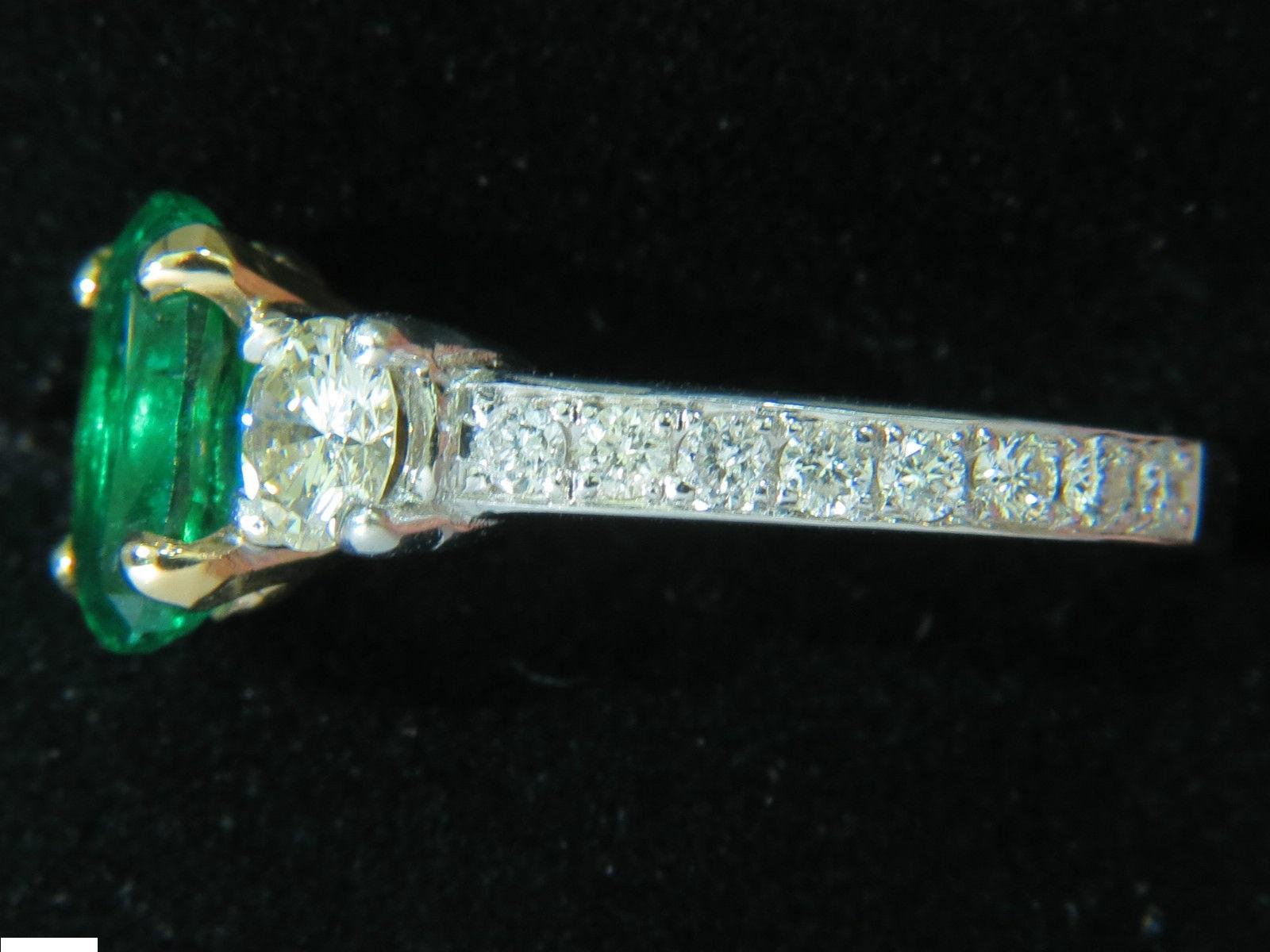 3.05 Carat Natural Emerald Diamond Ring Zambia A+ In New Condition For Sale In New York, NY