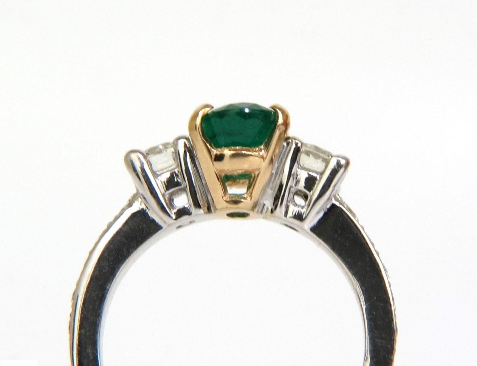 Women's or Men's 3.05 Carat Natural Emerald Diamond Ring Zambia A+ For Sale