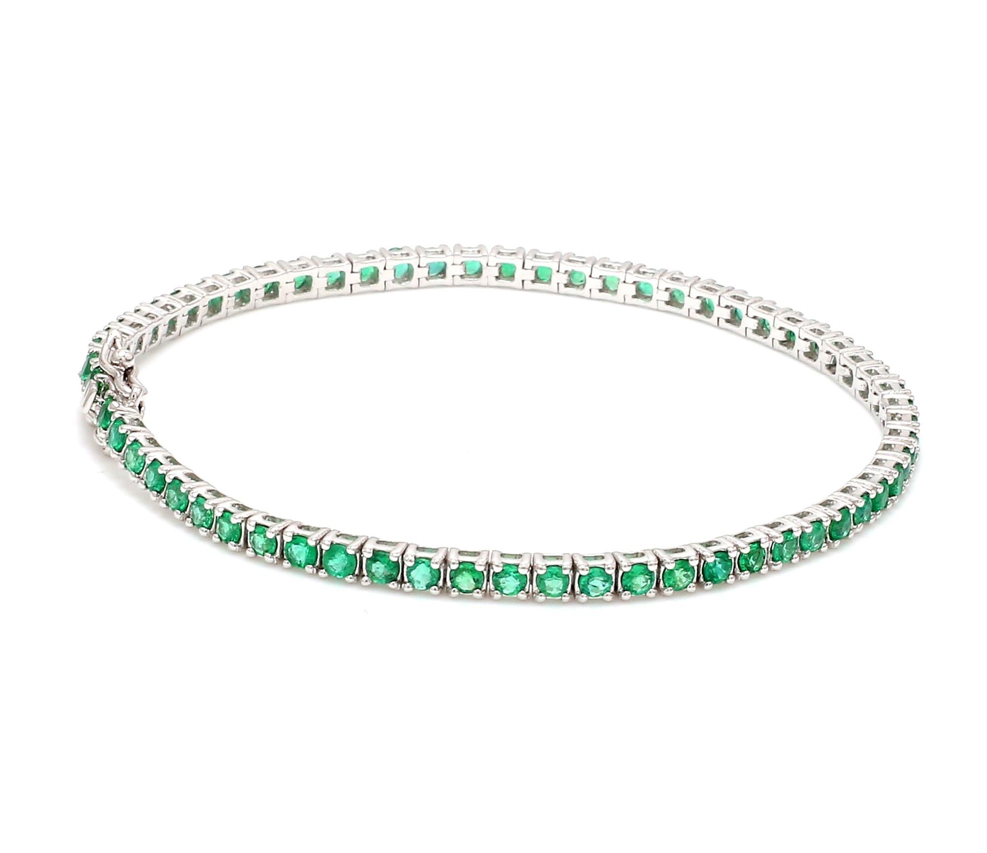 Modern 3.05 Carat Natural Emerald Gemstone Tennis Bracelet 14k White Gold Fine Jewelry For Sale
