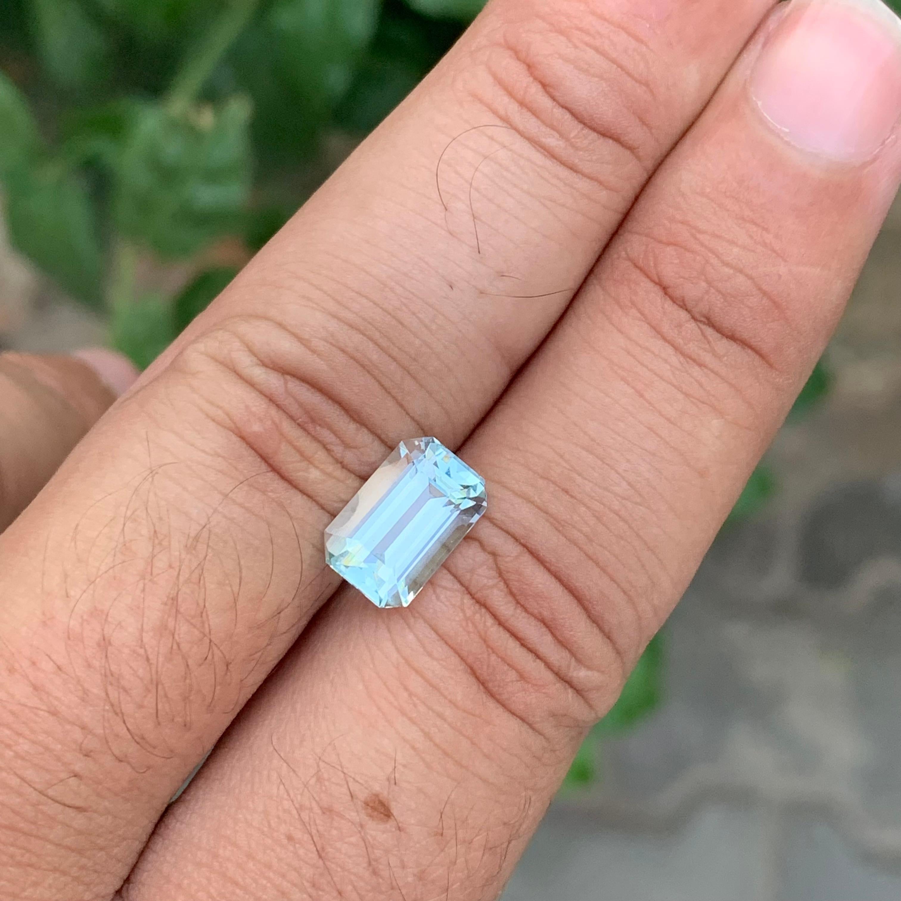 3.05 Karat Natürlicher Facettierter Aquamarin Smaragd Form Edelstein im Angebot 4