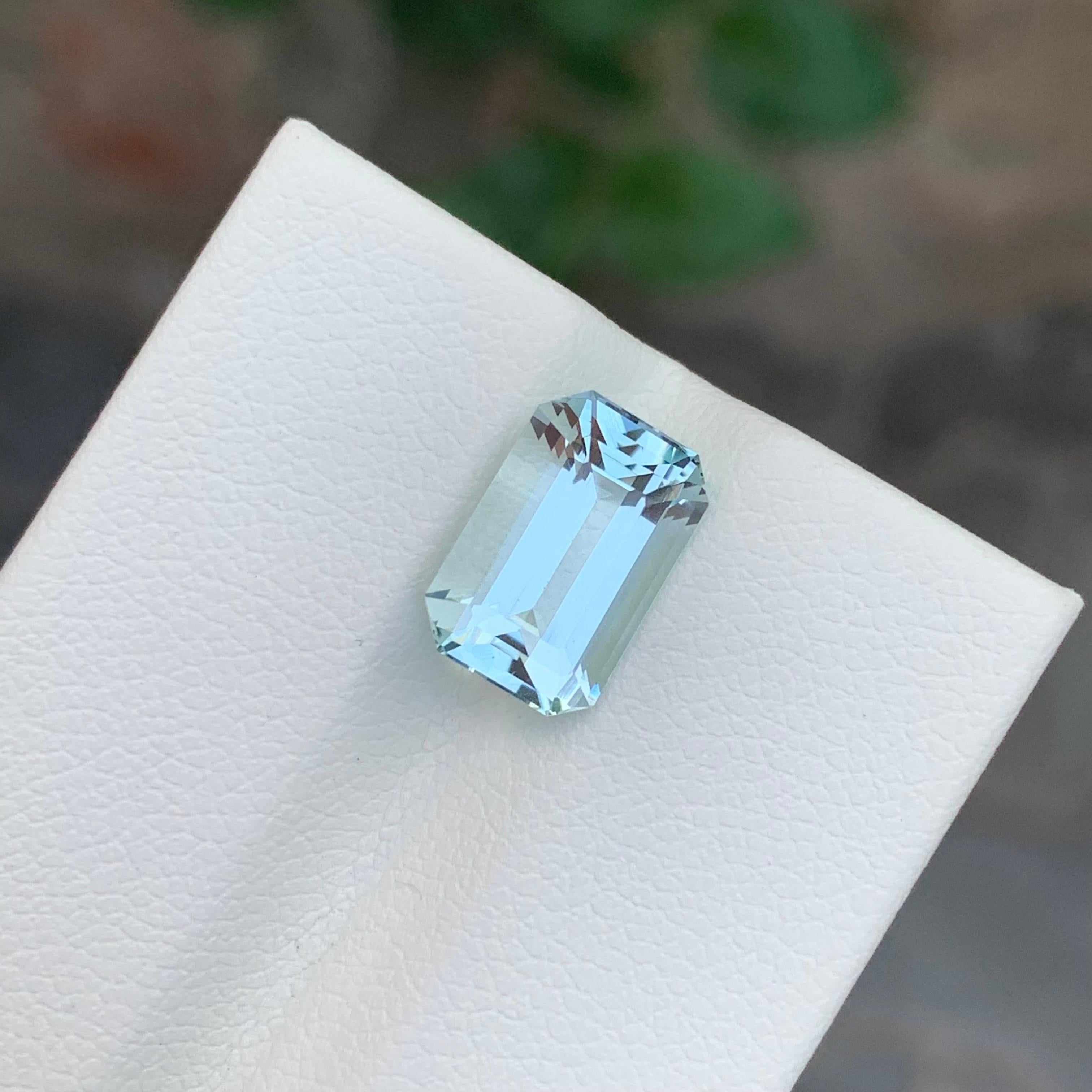 3.05 Karat Natürlicher Facettierter Aquamarin Smaragd Form Edelstein (Smaragdschliff) im Angebot