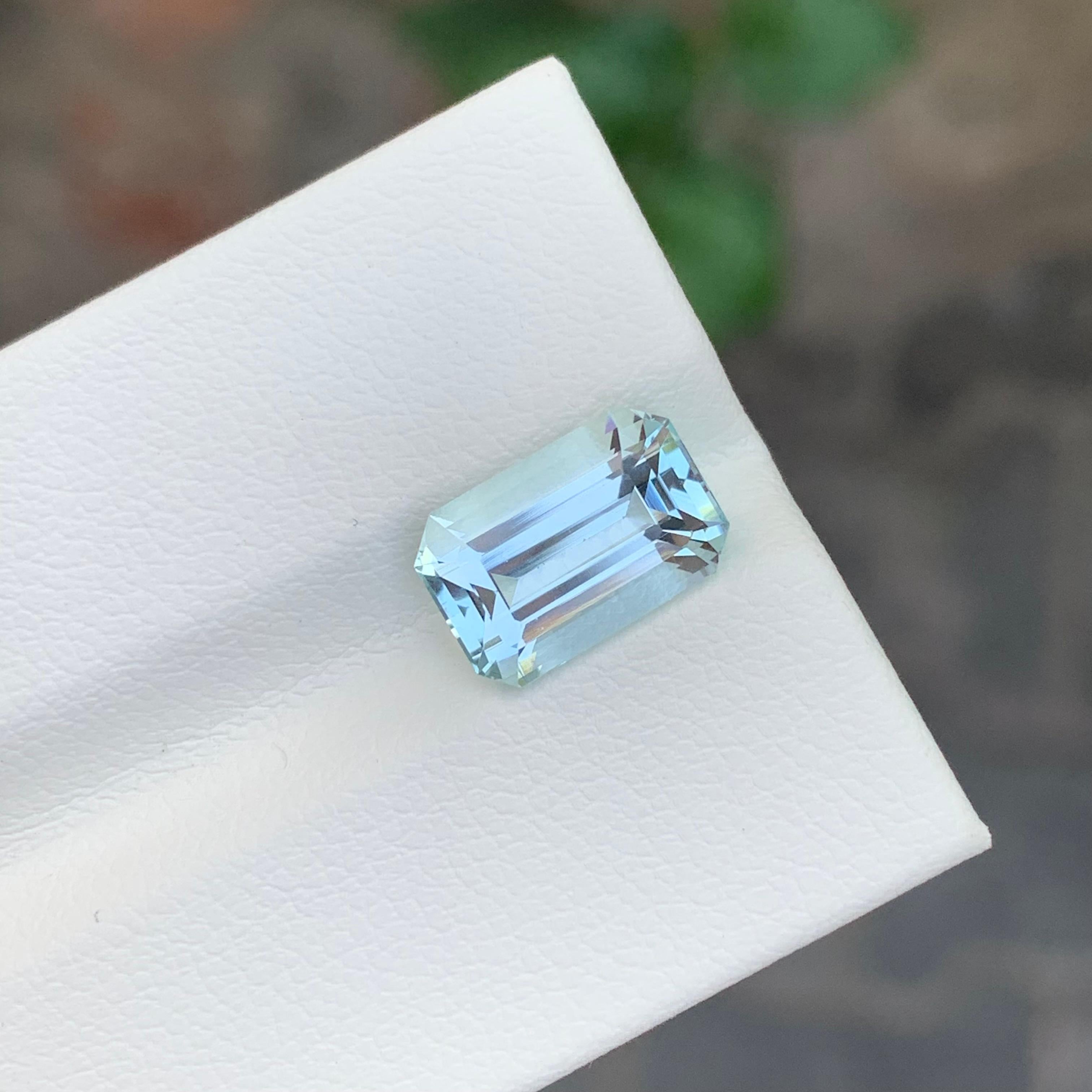 3.05 Karat Natürlicher Facettierter Aquamarin Smaragd Form Edelstein für Damen oder Herren im Angebot