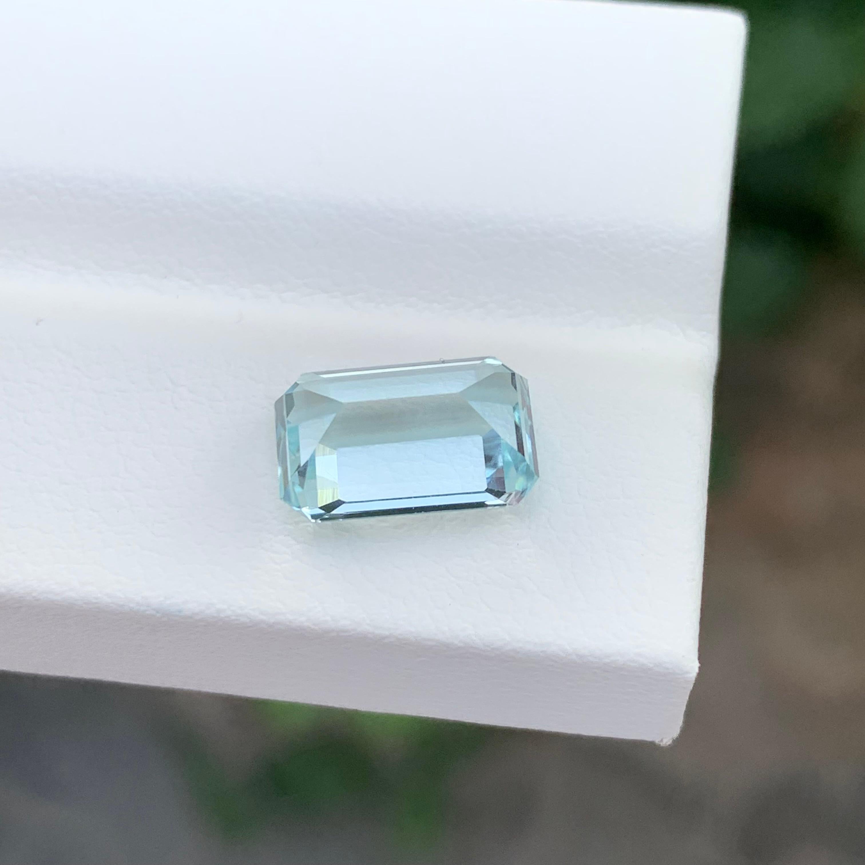 3.05 Karat Natürlicher Facettierter Aquamarin Smaragd Form Edelstein im Angebot 1