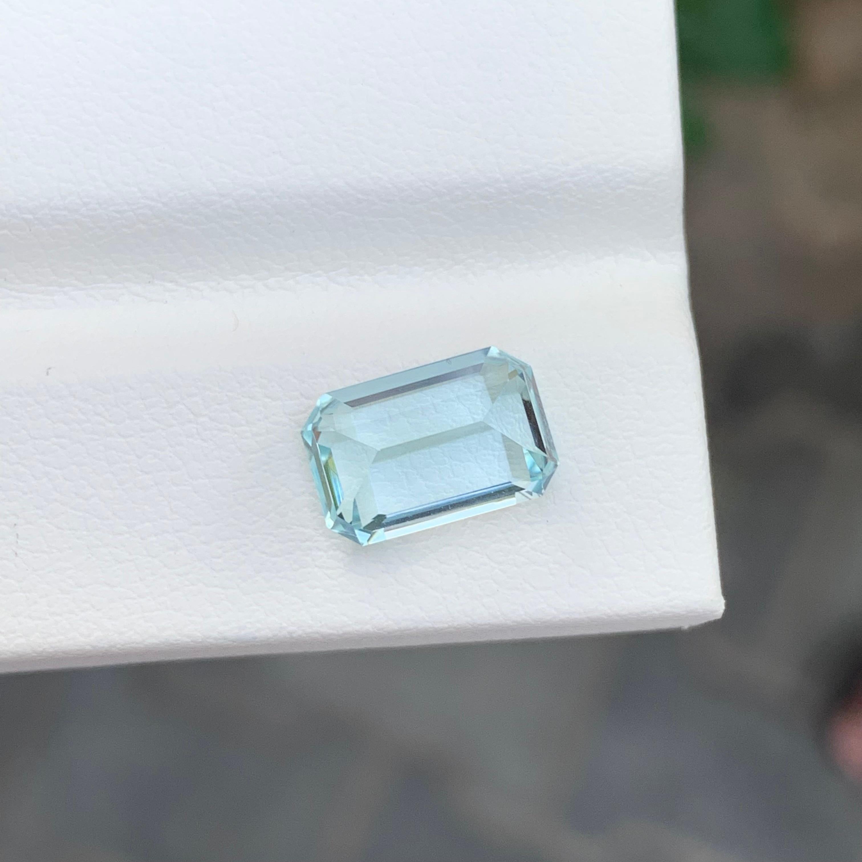 3.05 Karat Natürlicher Facettierter Aquamarin Smaragd Form Edelstein im Angebot 2