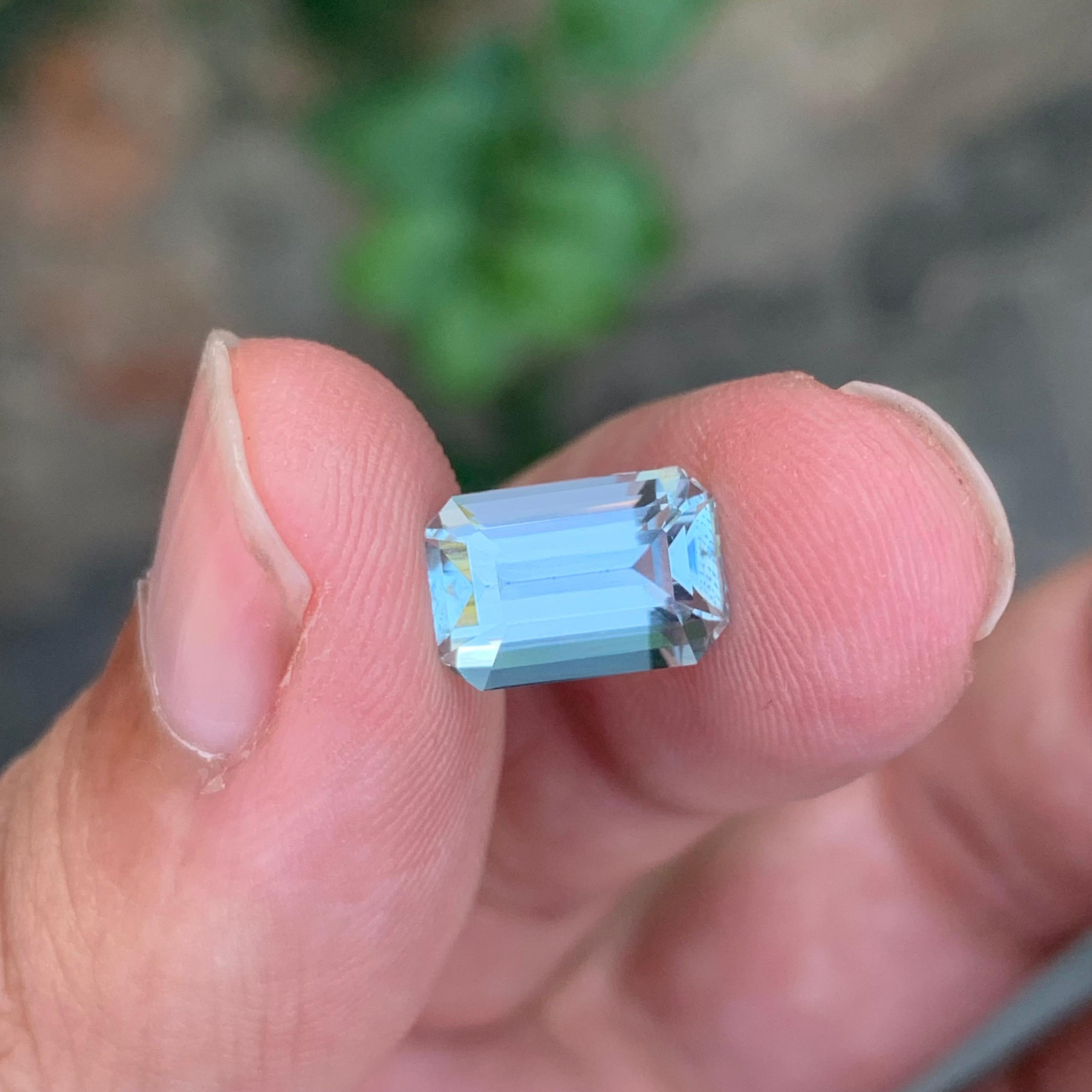 3.05 Karat Natürlicher Facettierter Aquamarin Smaragd Form Edelstein im Angebot 3