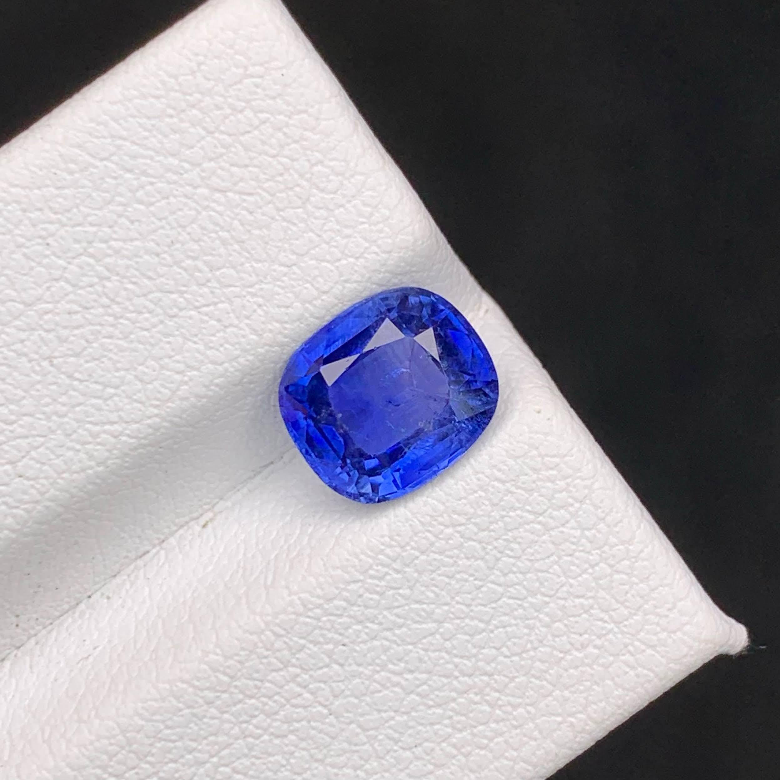 Peso 3,05 carati 
Dimensioni 8,7x7,6x4,7 mm
Trattamento Nessuno 
Origine Sri Lanka 
Chiarezza SI
Forma taglio cuscino 





Questo zaffiro blu sciolto naturale da 3,05 carati è una gemma rara e senza tempo, apprezzata per la sua eleganza e
