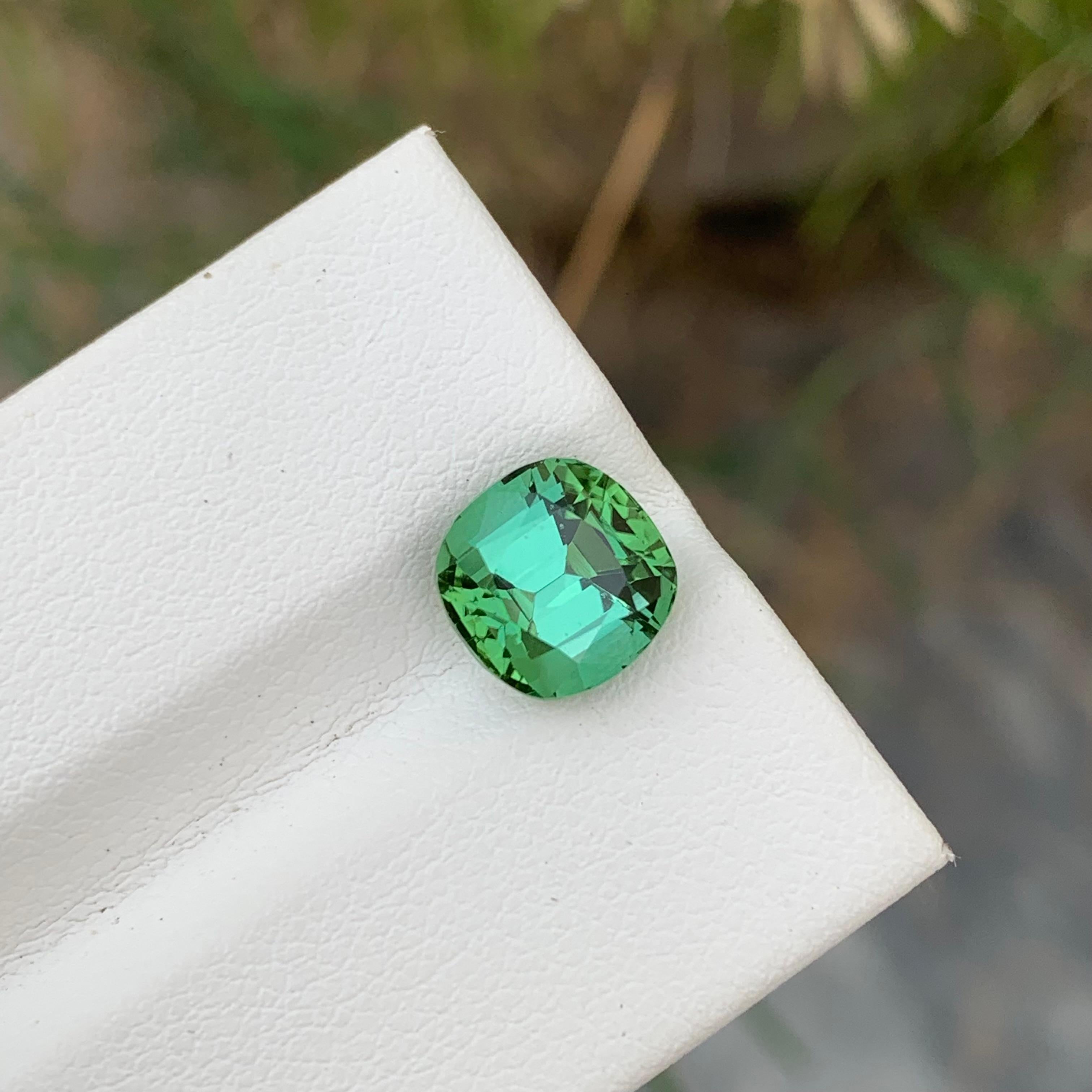 3.05 Carat Natural Loose Bright Green Tourmaline Cushion Shape Gem For Jewellery In New Condition For Sale In Peshawar, PK