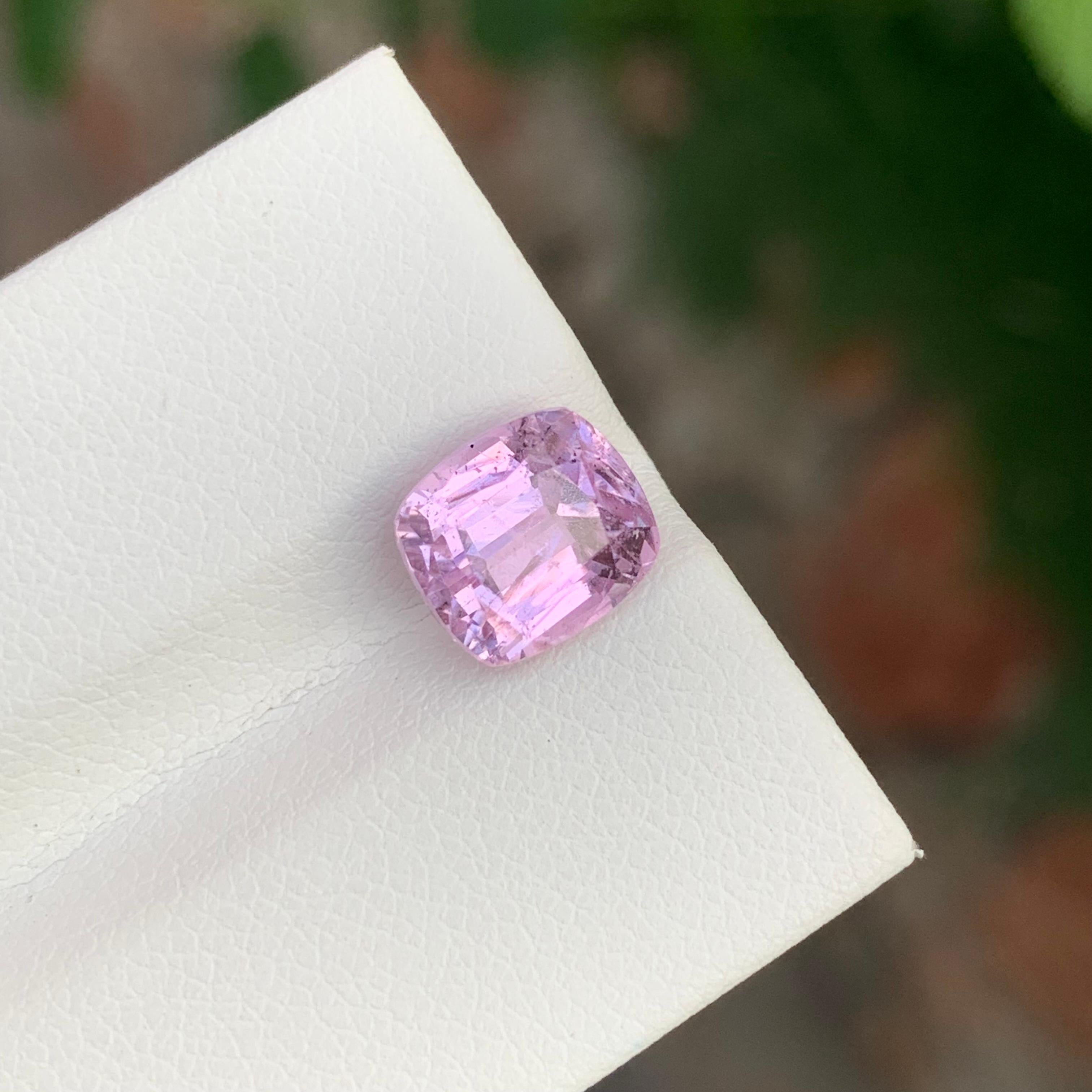 3,05 Karat natürlicher loser rosa Kunzit in Kissenform in Kissenform für die Schmuckherstellung (Kissenschliff) im Angebot