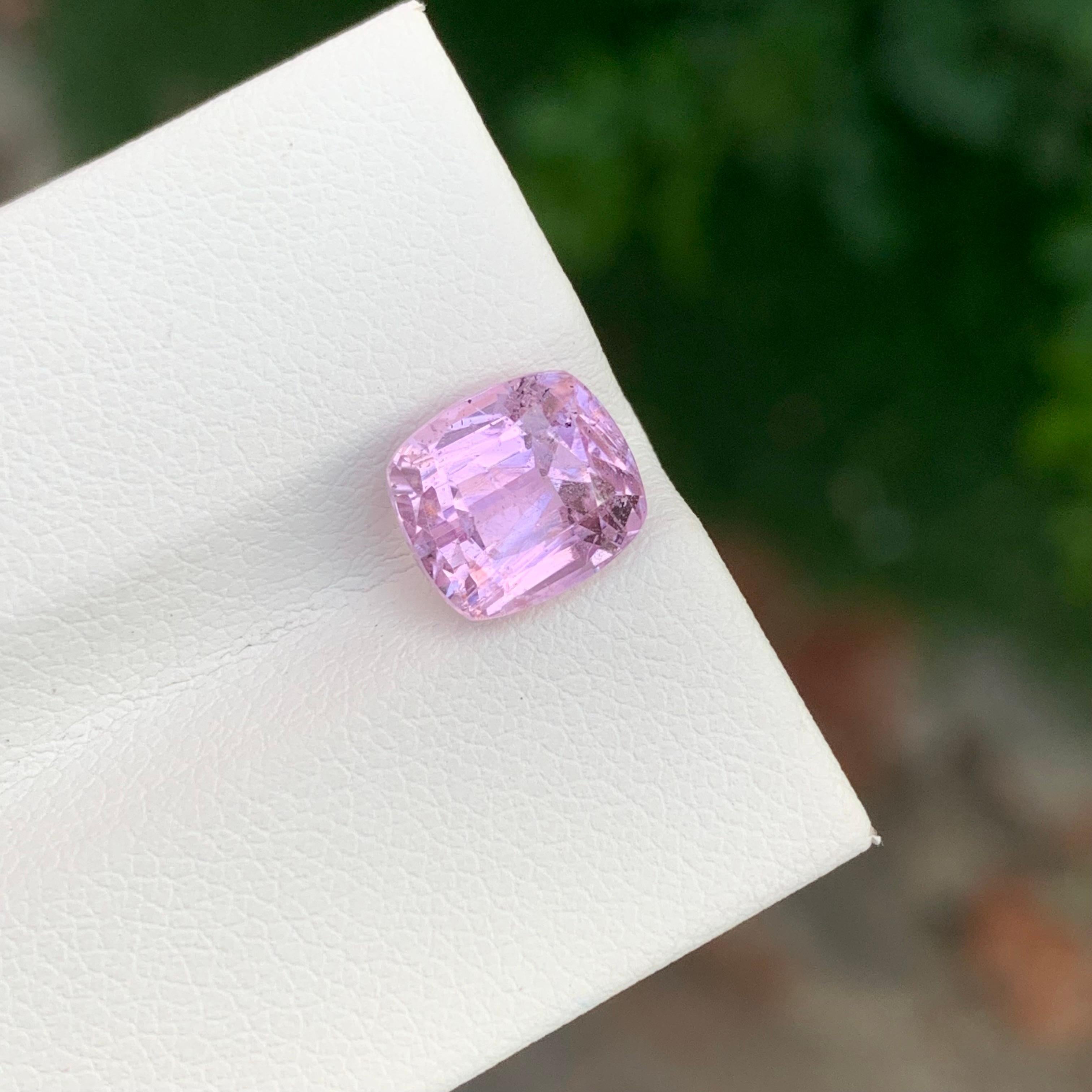 3,05 Karat natürlicher loser rosa Kunzit in Kissenform in Kissenform für die Schmuckherstellung im Zustand „Neu“ im Angebot in Peshawar, PK