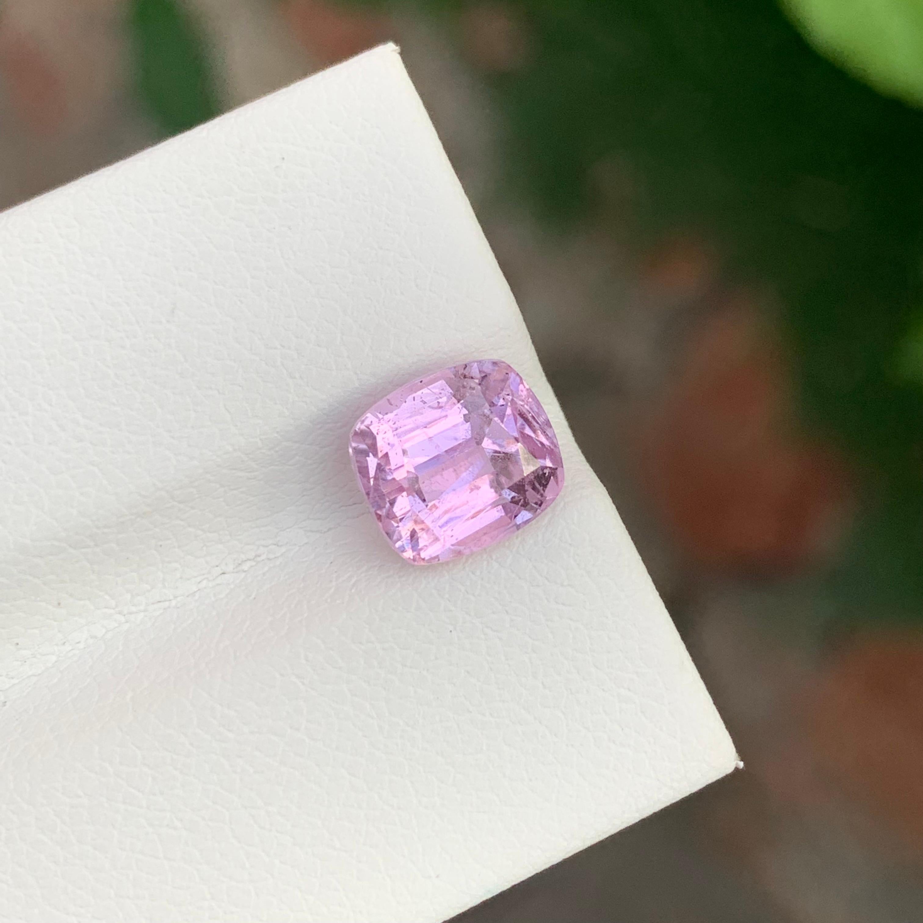 3,05 Karat natürlicher loser rosa Kunzit in Kissenform in Kissenform für die Schmuckherstellung für Damen oder Herren im Angebot