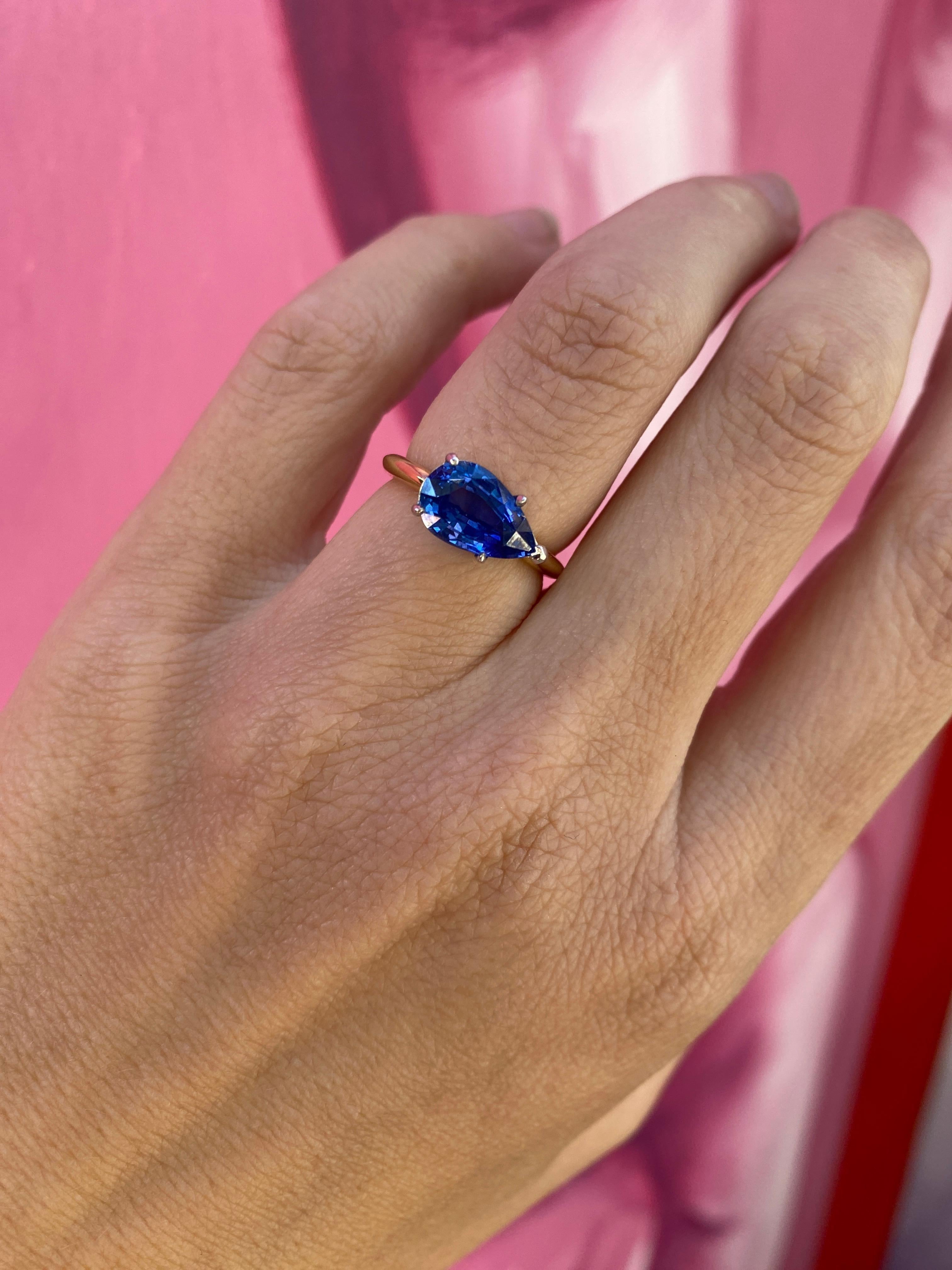 Bague en or jaune 18 carats et platine avec saphir bleu naturel en forme de poire de 3,05 carats en vente 5